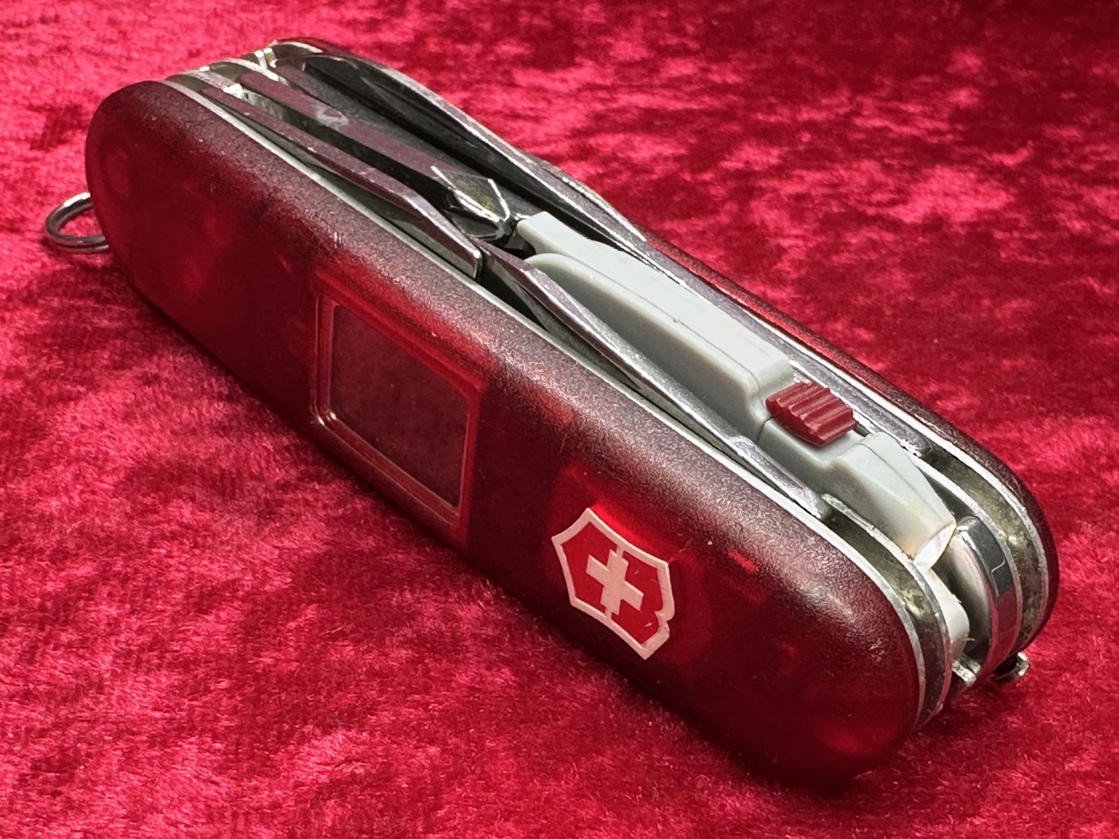 Victorinox Voyager Lite Ruby Red Transparent Swiss Army Knife 91mm 17 Tool (693)