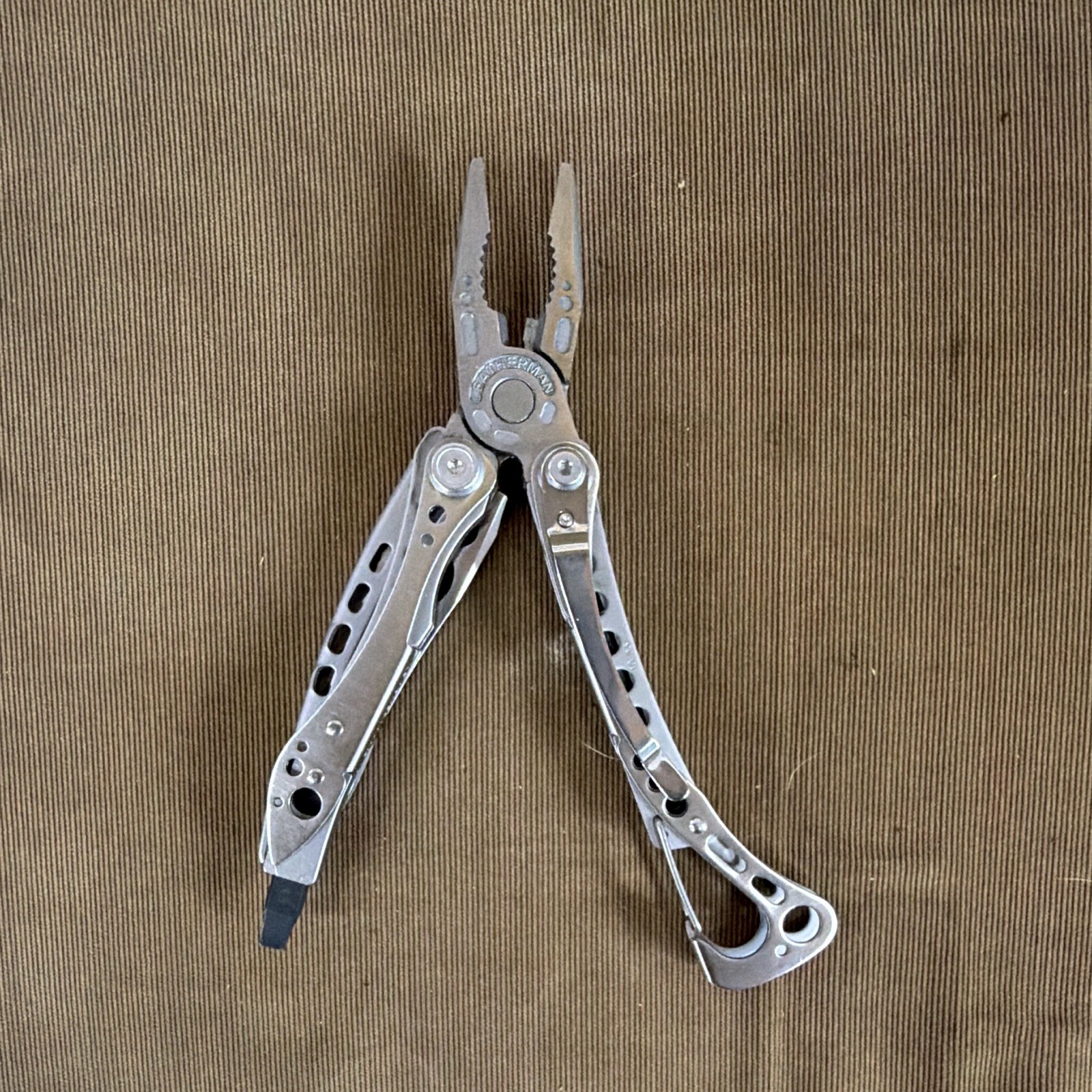 Leatherman Skeletool Stainless Steel Multi Tool