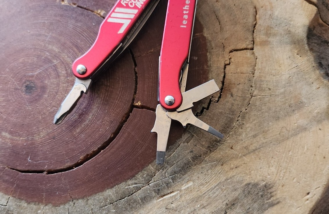 leatherman juice C2 Multi Tool Inferno Red Retired Vintage Preowned Made – W86