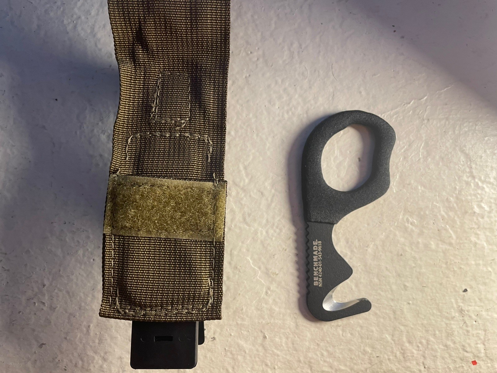 STRAP CUTTER, BENCHMADE, BLACK IN COLOR, COYOTE BROWN POUCH NEW