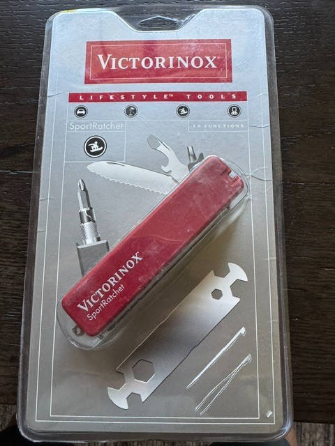 Victorinox Swiss Army Knife, Sport Ratchet/Pouch 19 functions *NEW IN PACKAGING*