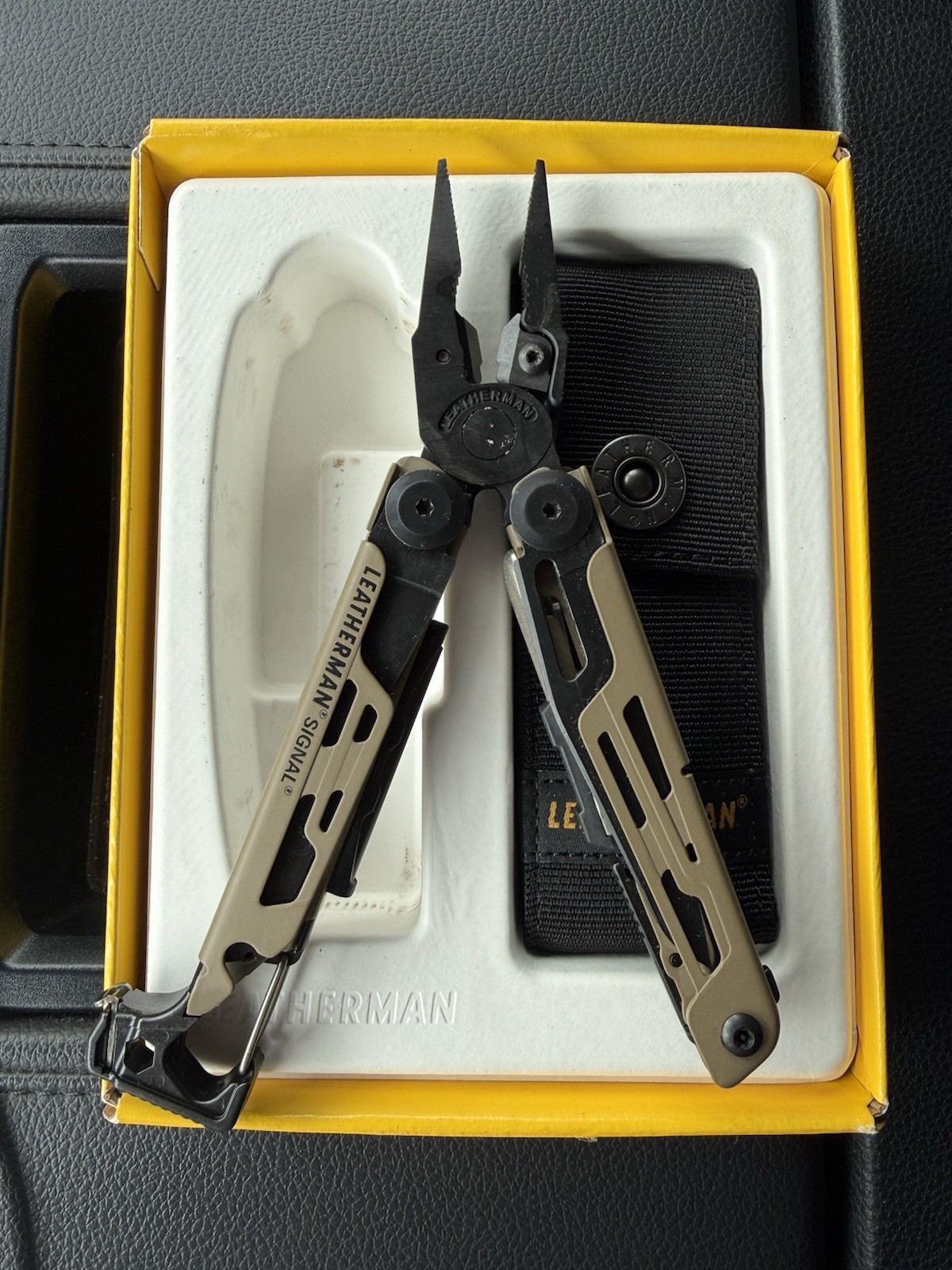Leatherman Signal Multi-Tool Coyote Tan