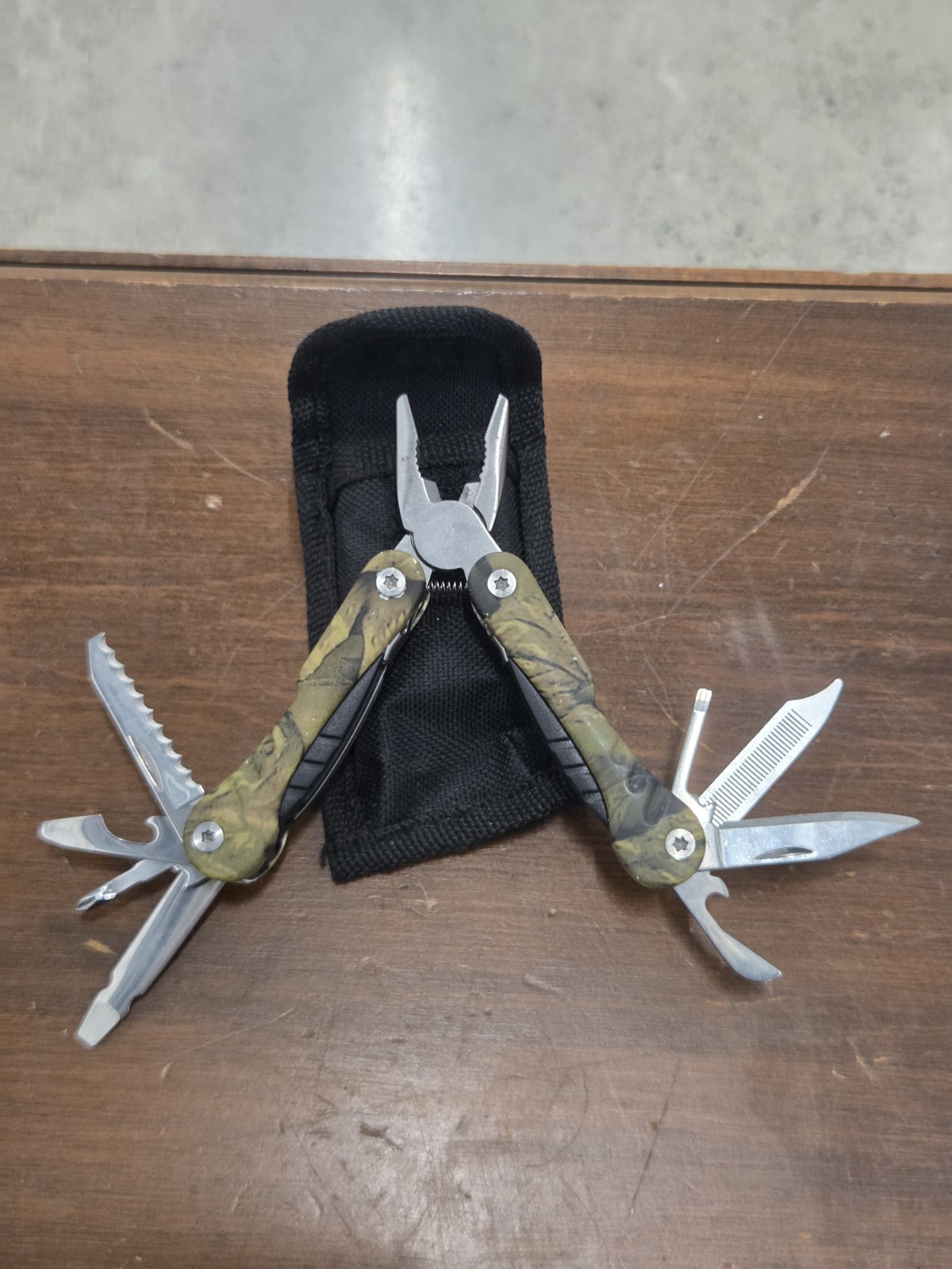 PLATT 3″ Camo Multi Tool Folding Pliers Knife Screwdrivers w/ Sheath LightlyUsed