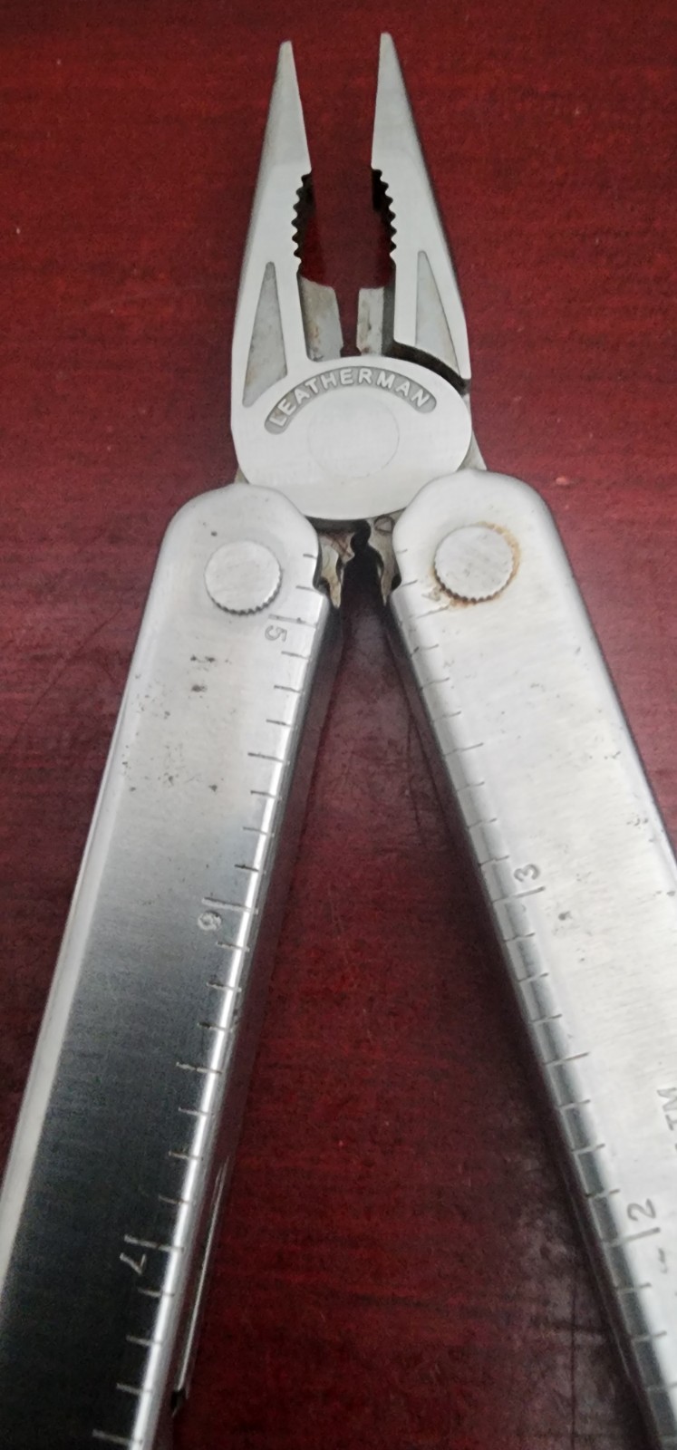 RETIRED 2009 COLLECTIBLE LEATHERMAN CORE MULTI-TOOL