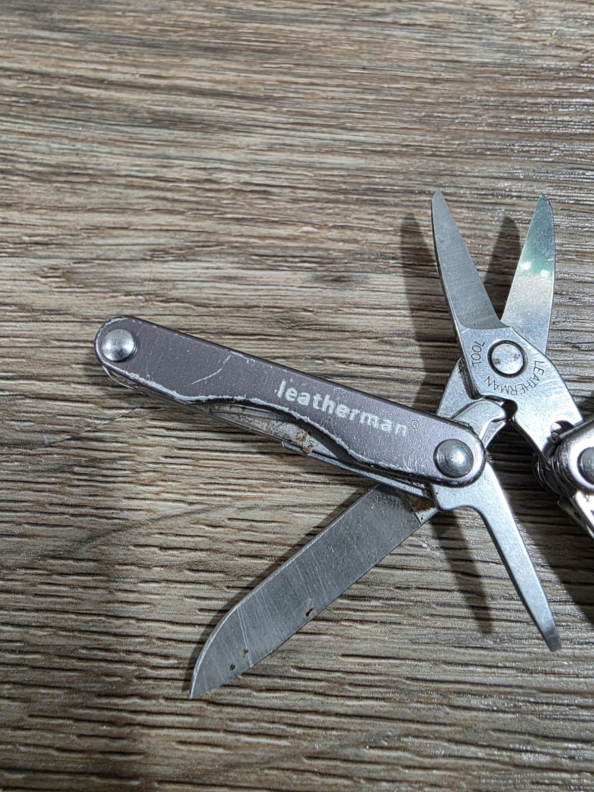 Leatherman Squirt S4 Stainless Steel Multitool Keychain – Gray