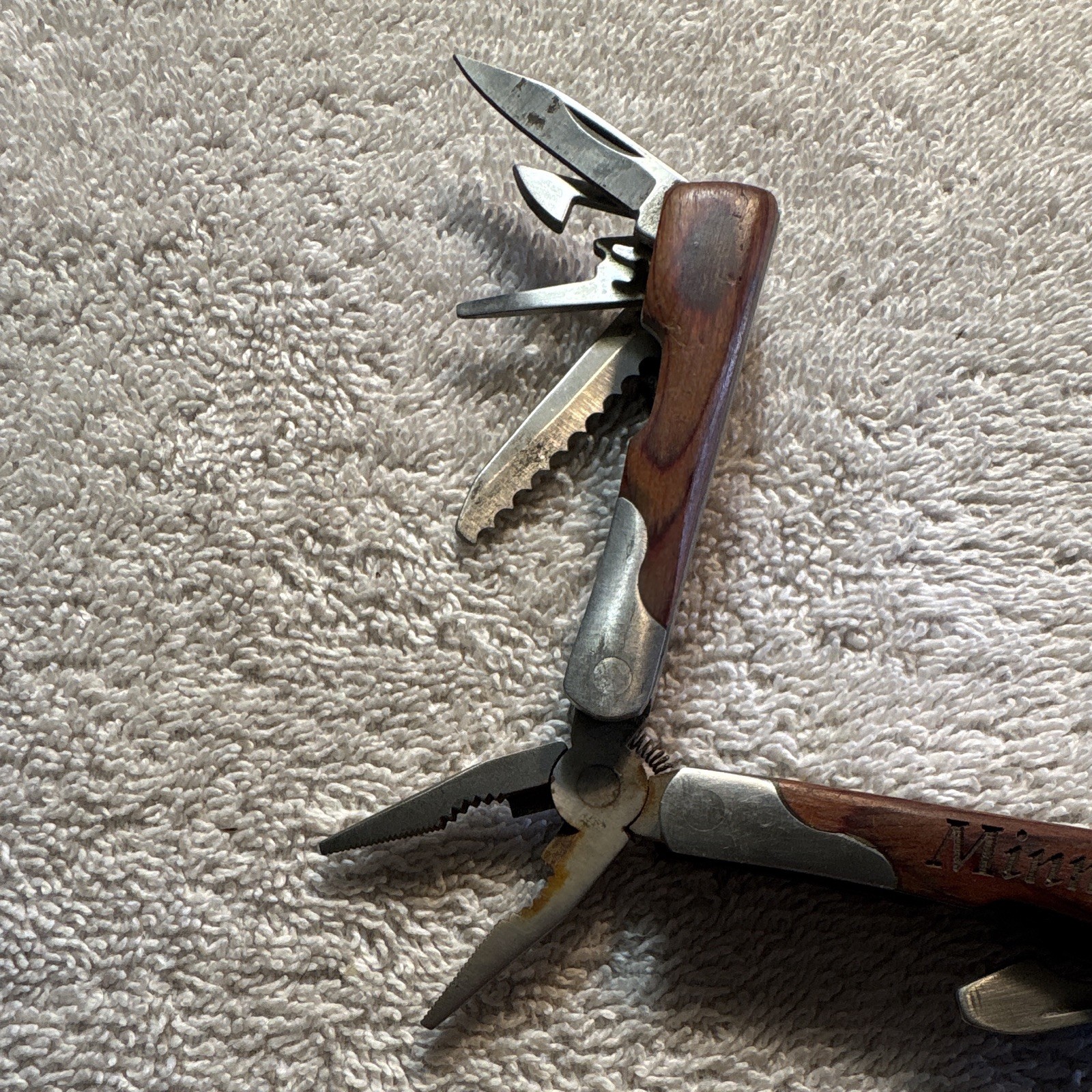 Minnesota Folding Multi-Tool 9 Functions Pliers 2″ Part Serrated Knife Wood