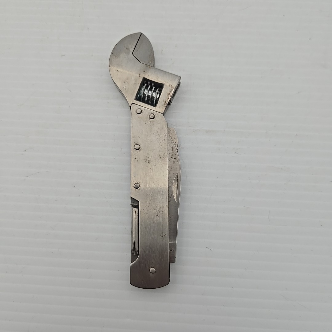 Outdoor Multitool Mini Camping Survival Folding Screwdriver Wrench Pocket Knife