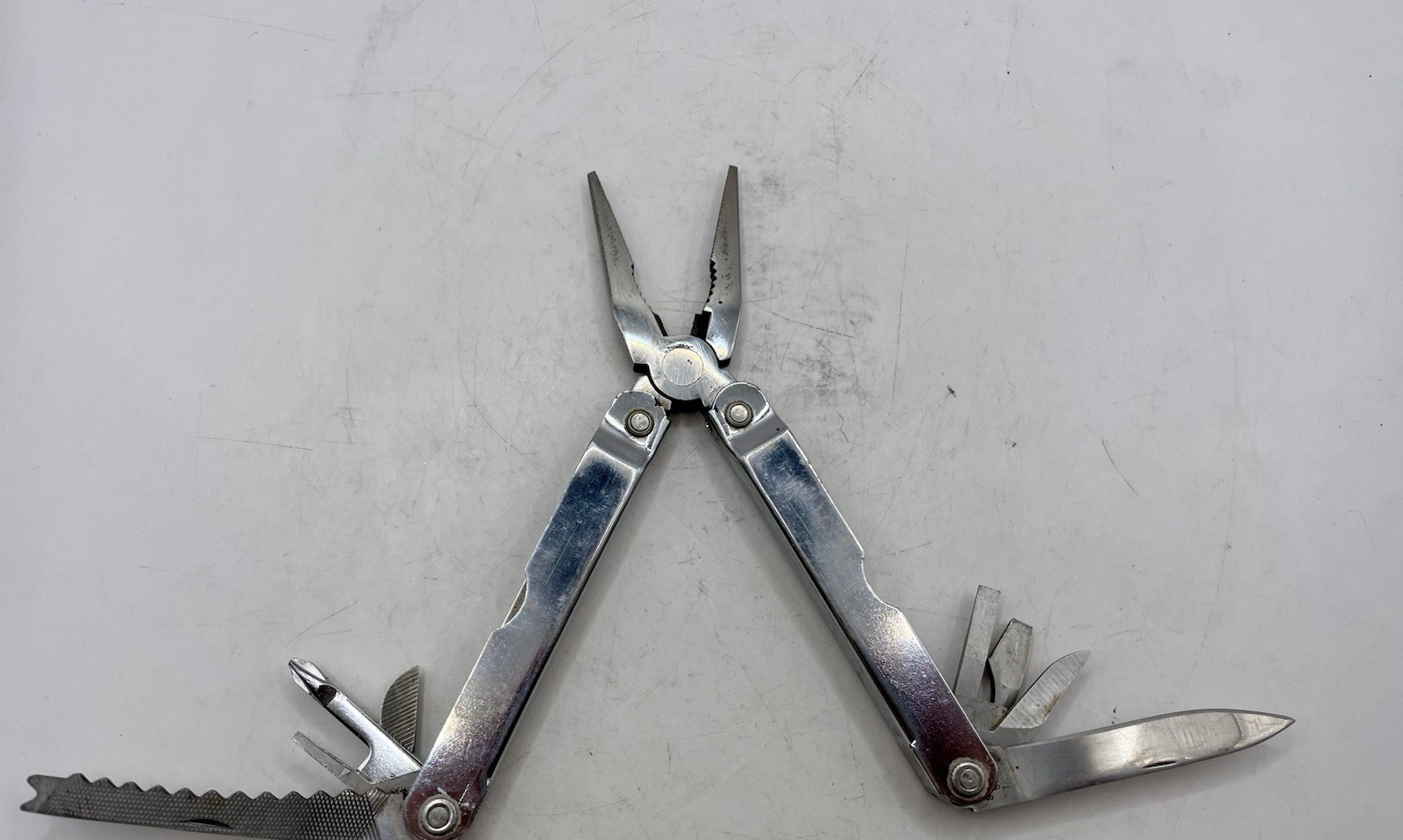 MULTI-TOOL UNbranded Leatherman Style Pliers Knife File 8 Tools Shealth