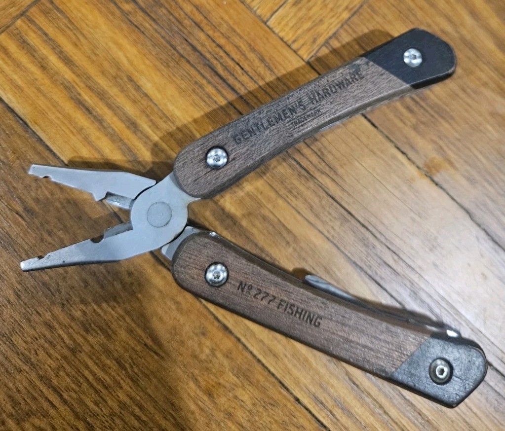 Gentlemen’s Hardware Multitool – No. 277 Fishing Edition | Wooden Handle | Wood