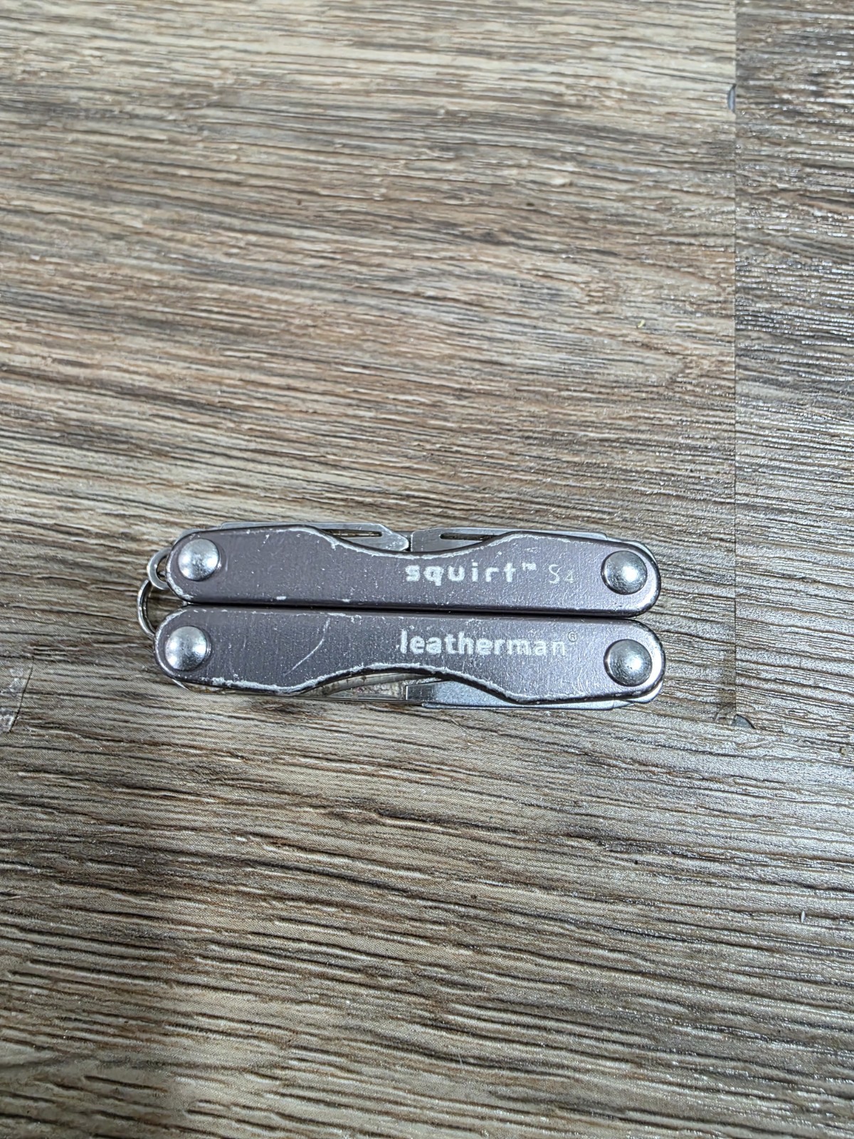 Leatherman Squirt S4 Stainless Steel Multitool Keychain – Gray