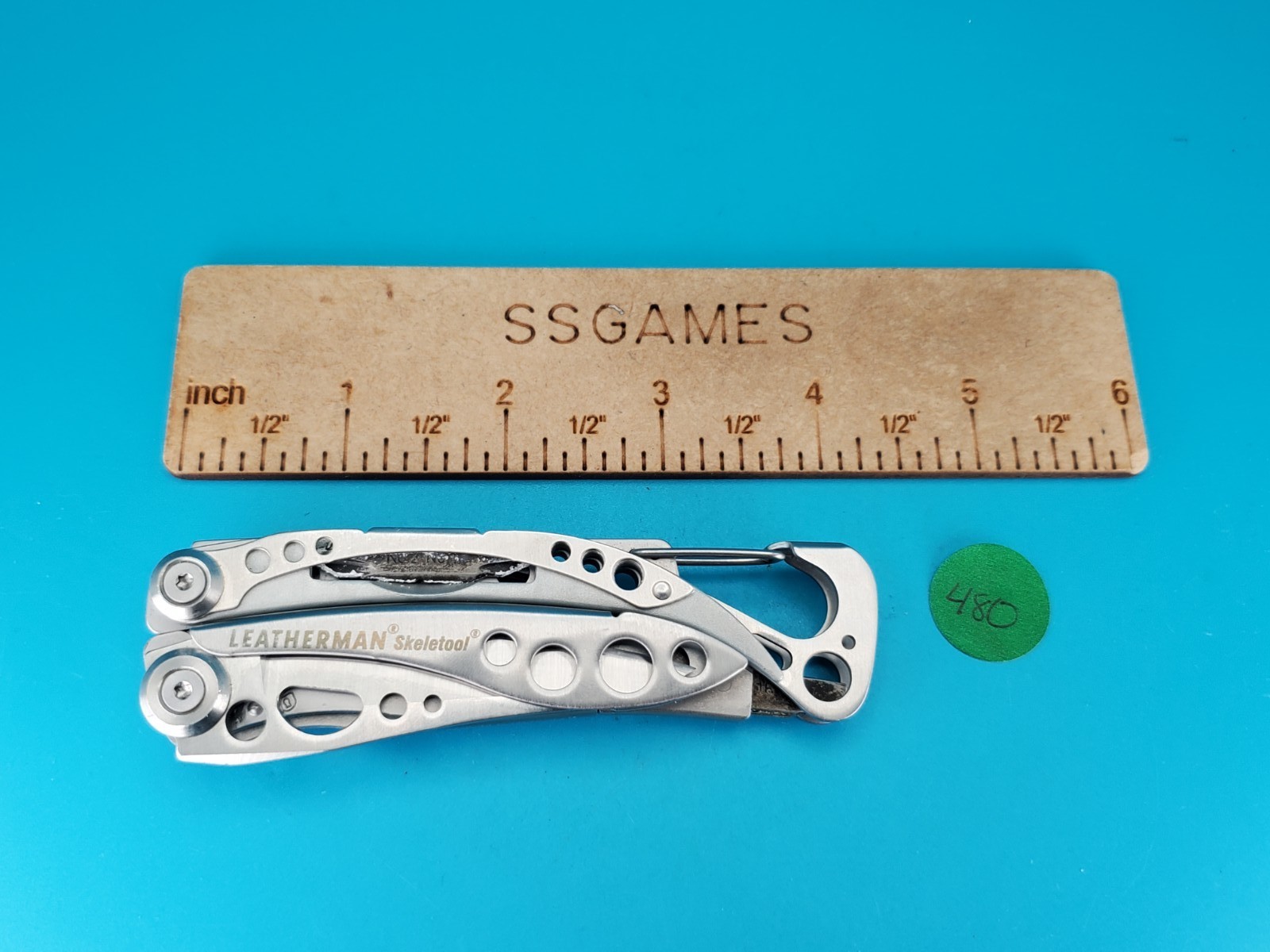 LEATHERMAN Skeletool Multi Tool – Combo Edge Blade Knife Pliers Carabiner!!!