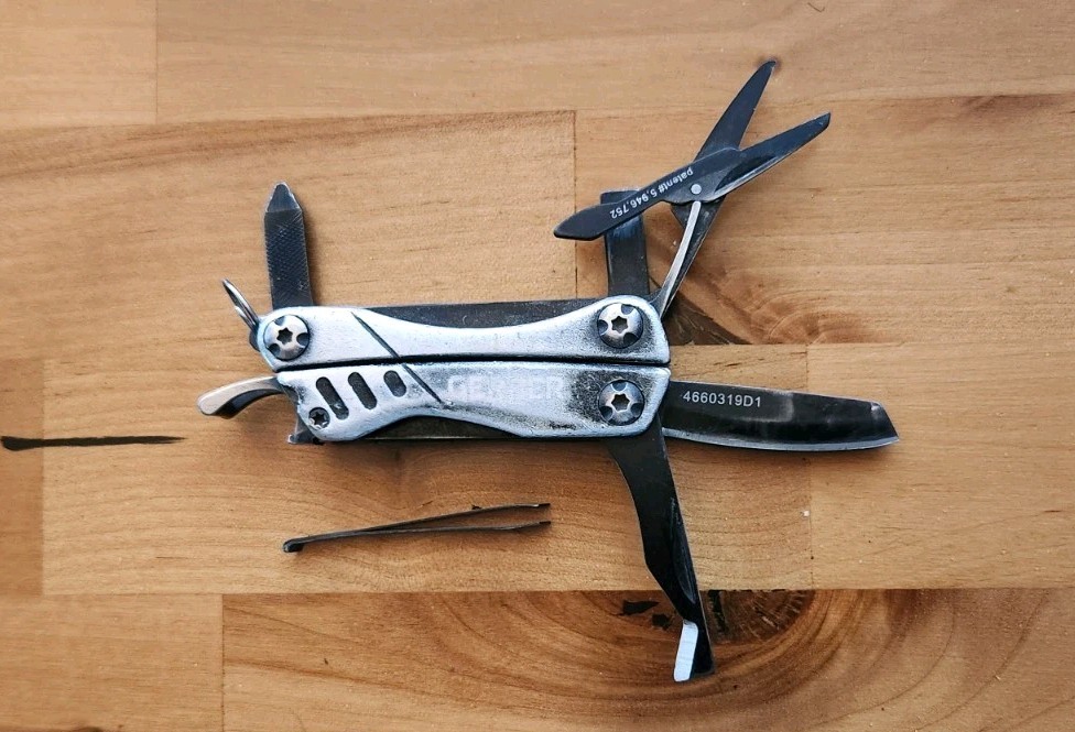 Gerber Dime Black – 9 Functions (USA) – Good Condition, Free Shipping – Y29