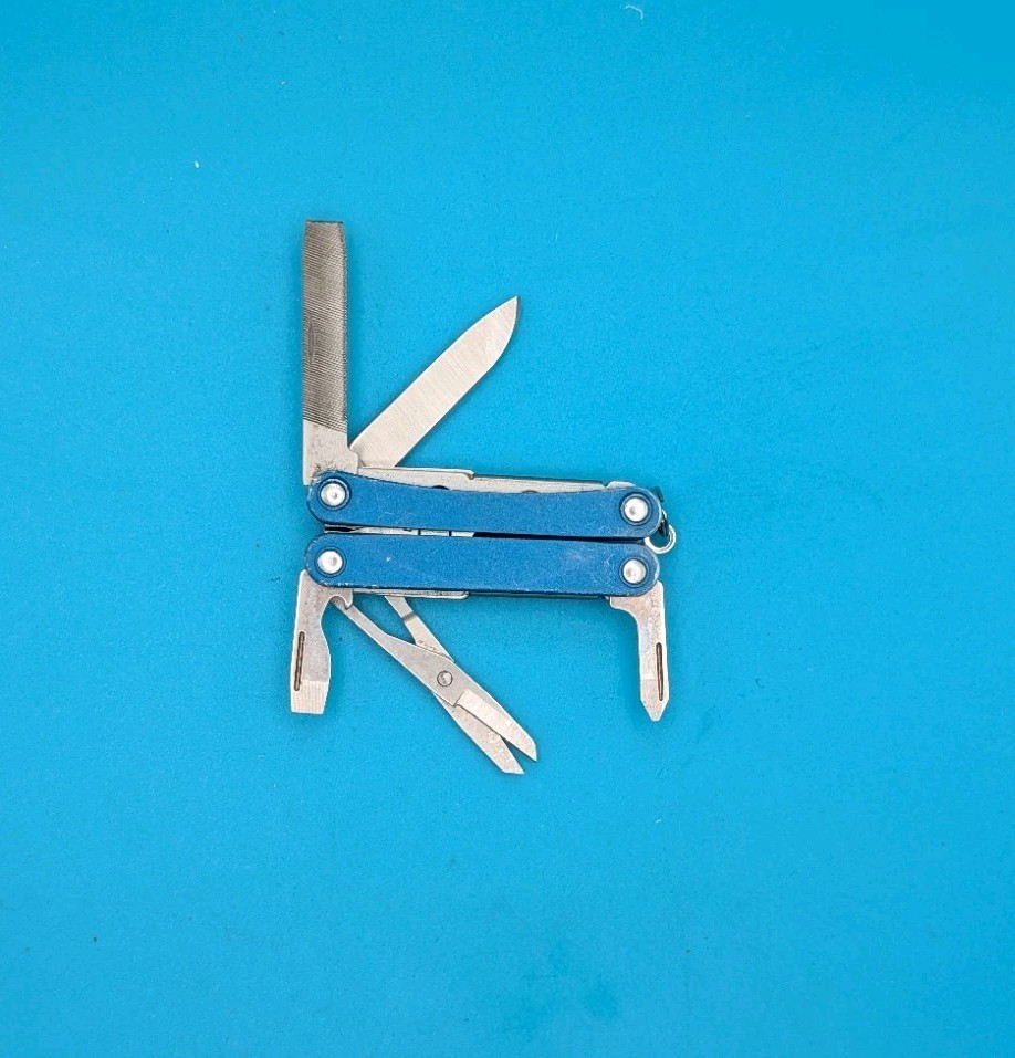 Leatherman SQUIRT PS4 Multi-Tool With Pliers Scissors Knife BLUE!