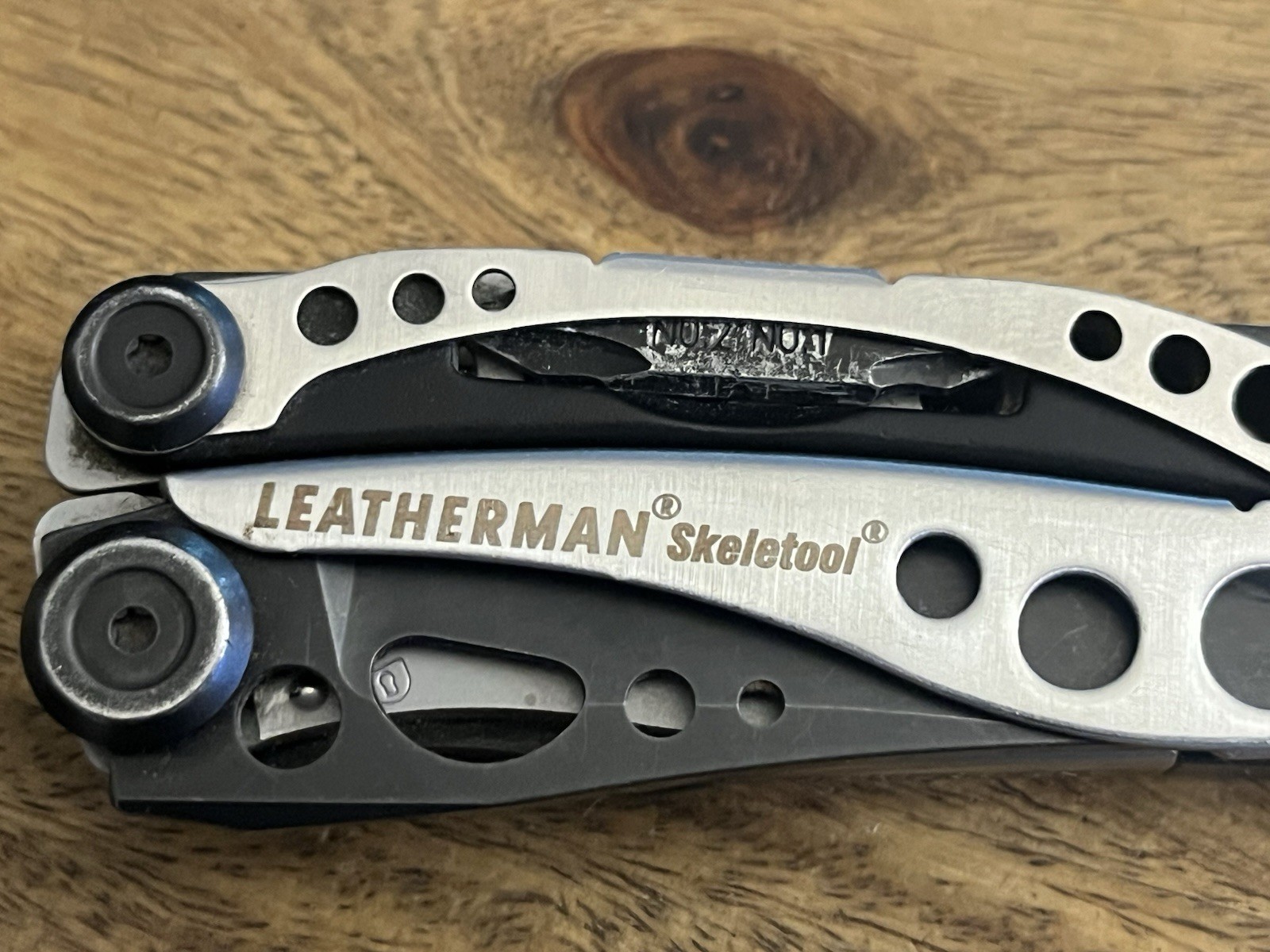 2020 Leatherman Skeletool MultiTool Black Oxide SUPER NICE!! w/New Nylon Sheath