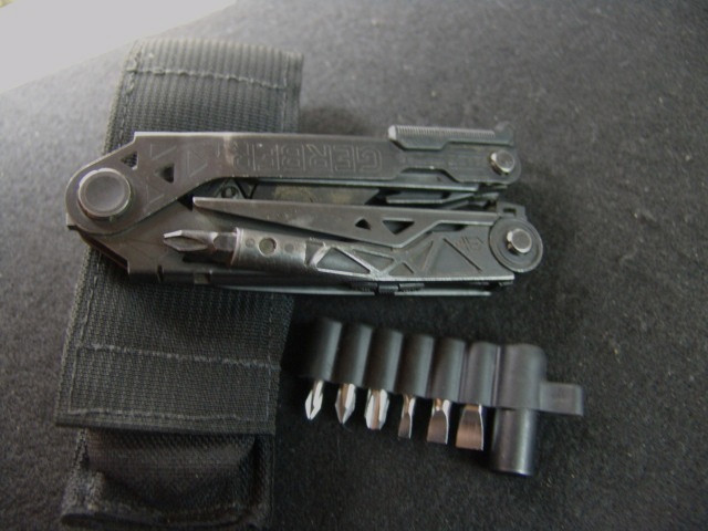 GERBER–CENTER DRIVE–MULTI PLIER–w/ BITS–GERBER CASE-EXCELLENT-MILITARY–MINT