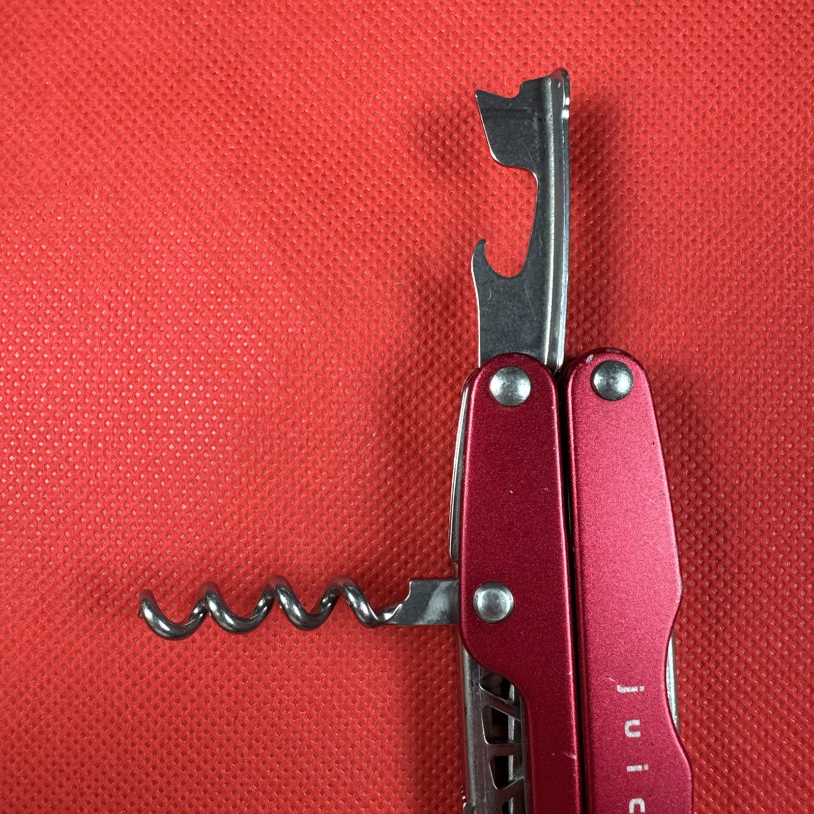 Retired Red Gen 1 Pat pending Leatherman Juice C2 Multitool + pouch.