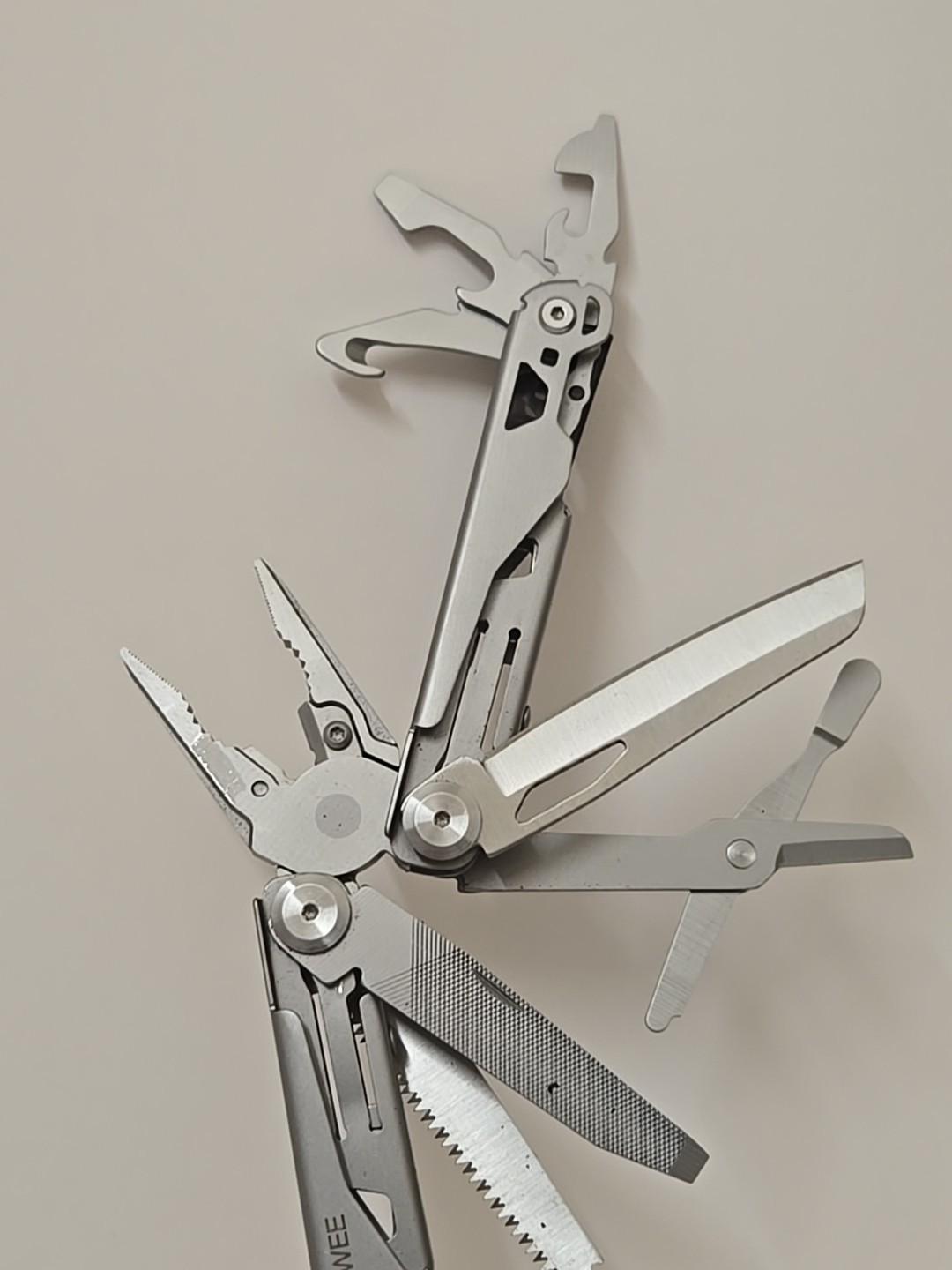 NexTool Flagship Captain Multi Tool Locking Mechanism Stainless Handles