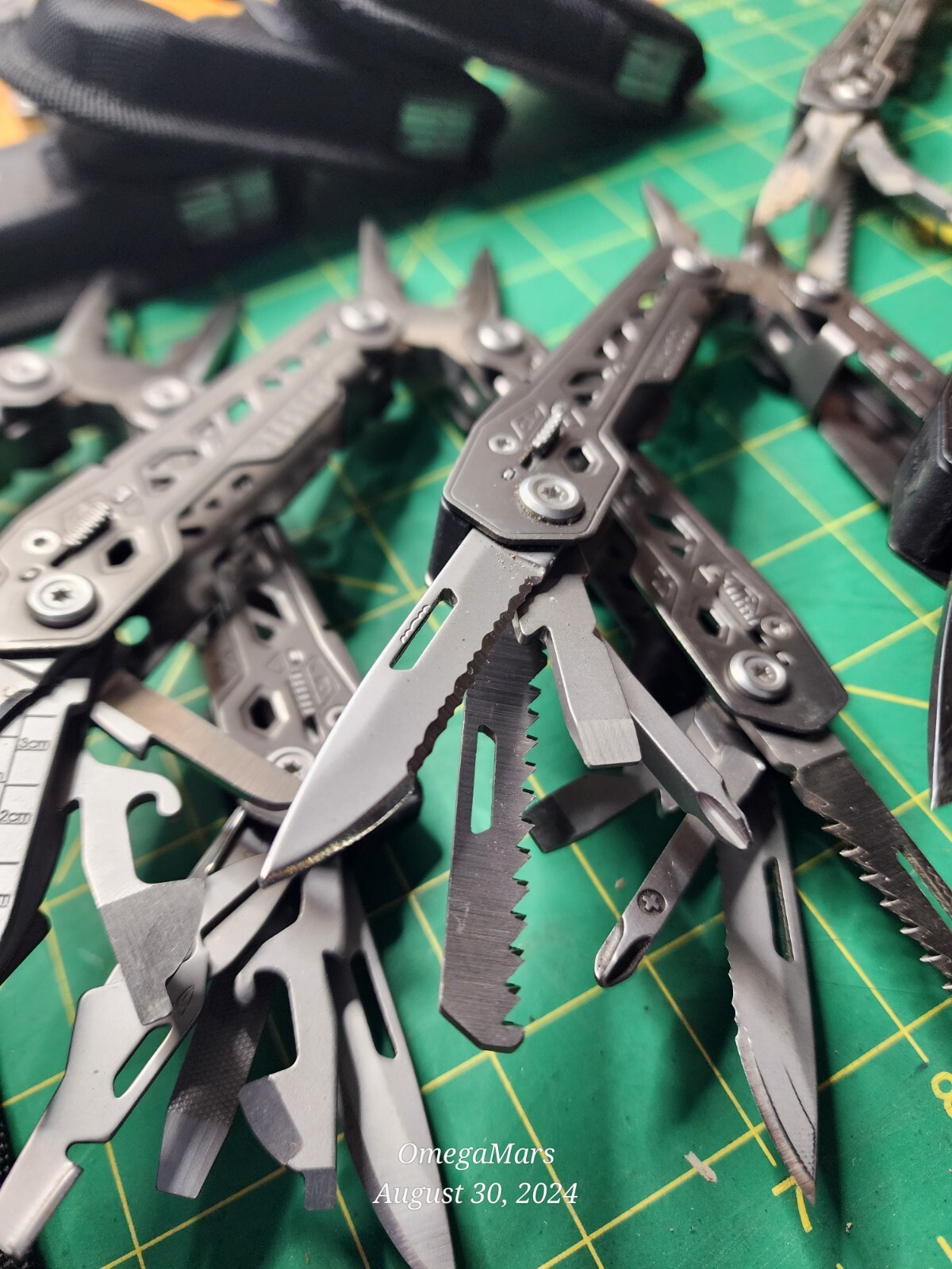 Gerber Truss 17-in-1 Multi Tool Random selection of x1(ONE) per order NO Sheath!