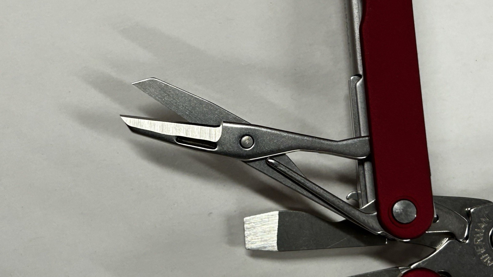 Leatherman Squirt ES4 Multi-Tool Knife Wire Strippers Discontinued Red – Unused
