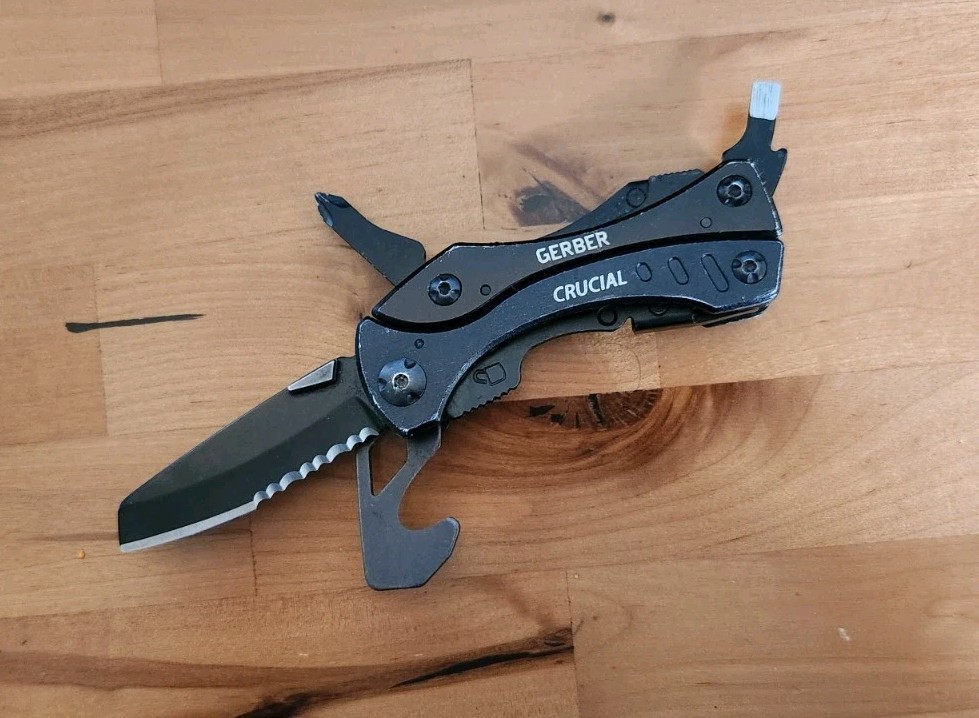 Gerber Crucial Black Multi Tool Multi Plier Carabiner Clip Knife – Great U50