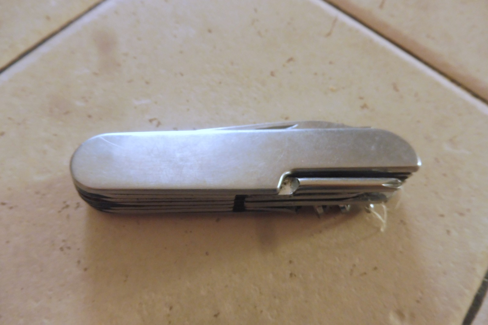 UNBRANDED 11 FUNCTION MULTI-TOOL / STAINLESS STEEL