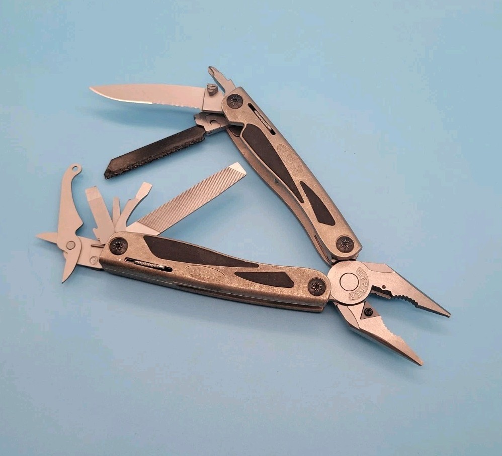 Gerber MP800 Legend Multi-Plier Multi Tool – Carbide Cutters Pliers, Knife, File