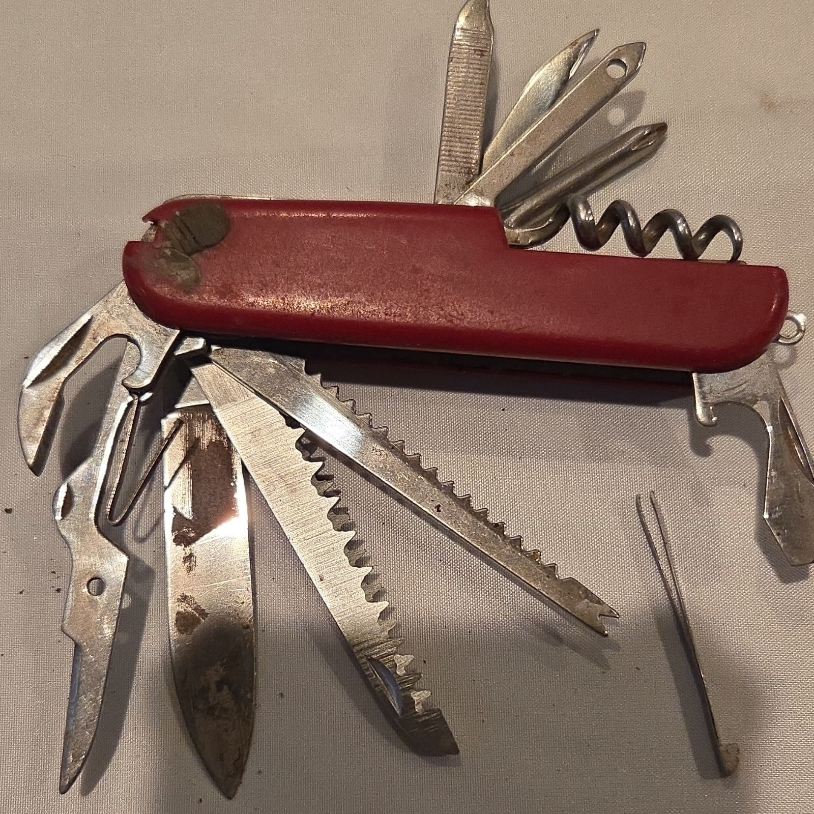 Camillus Red Plastic Multi-Tool Knife Saw Scissors Bottle Opener Serrated 2.5″