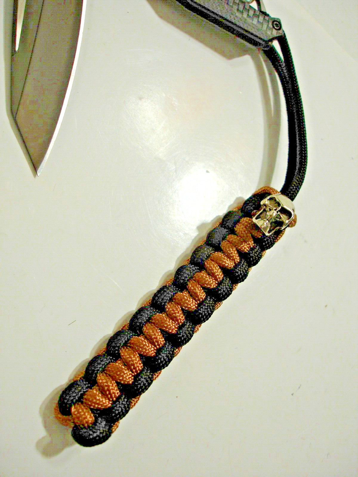 BLACK & GOLD 550 PARACORD HANDMADE KNIFE LANYARD + METAL SKULL BEAD MADE IN USA