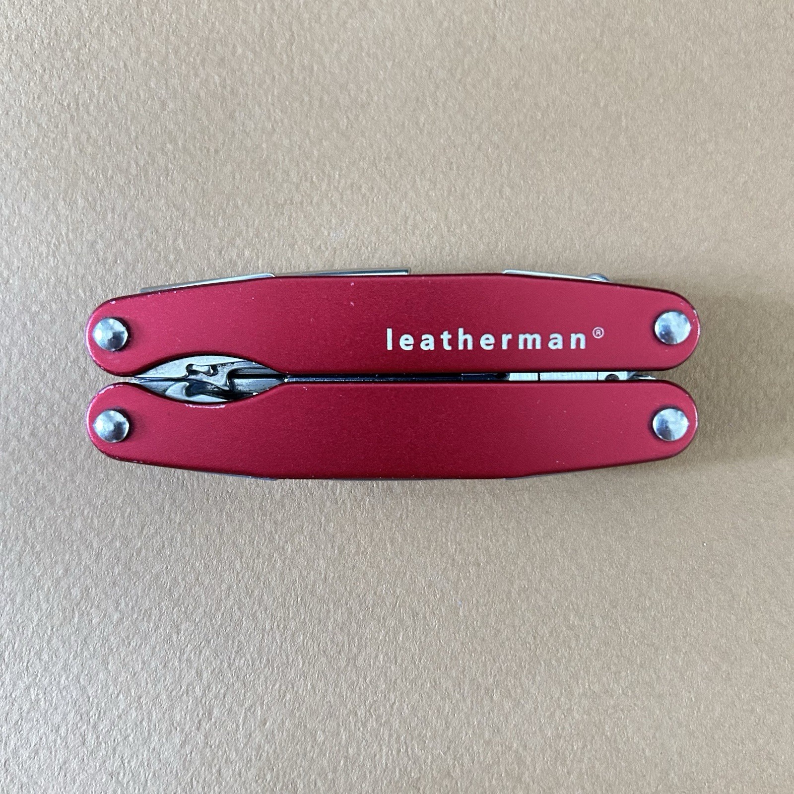 Leatherman Juice C2 Red Multi Tool Pocket Knife Corkscrew Compact EDC Retired