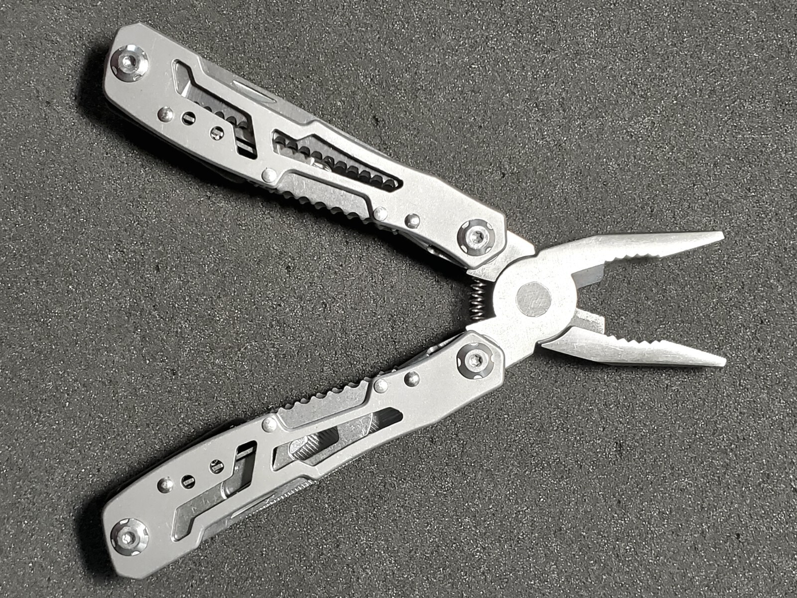 14 in 1 Multi Tool Kit Folding Pocket Knife Multifunction Stainless Steel Pliers