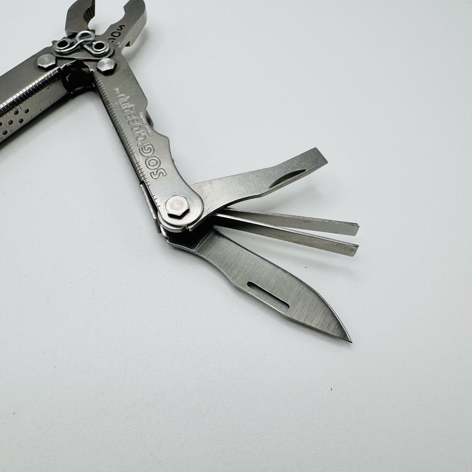 NOS SOG Crossgrip CG55-Compact-Multi-Tool-Discontinued-Pliers-Knife-File-Ruler