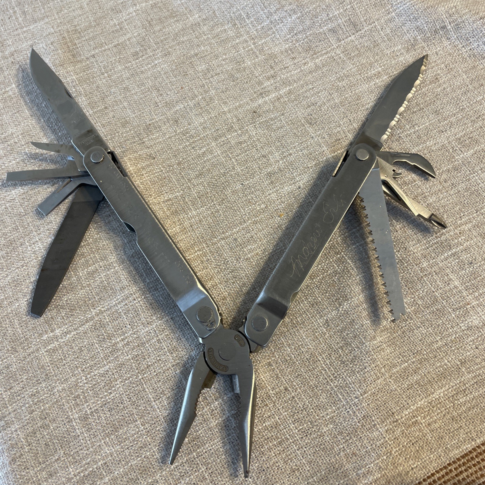 Leatherman Super Tool Multi 11-Tool Supertool Pocket Knife Pliers File Saw 0500