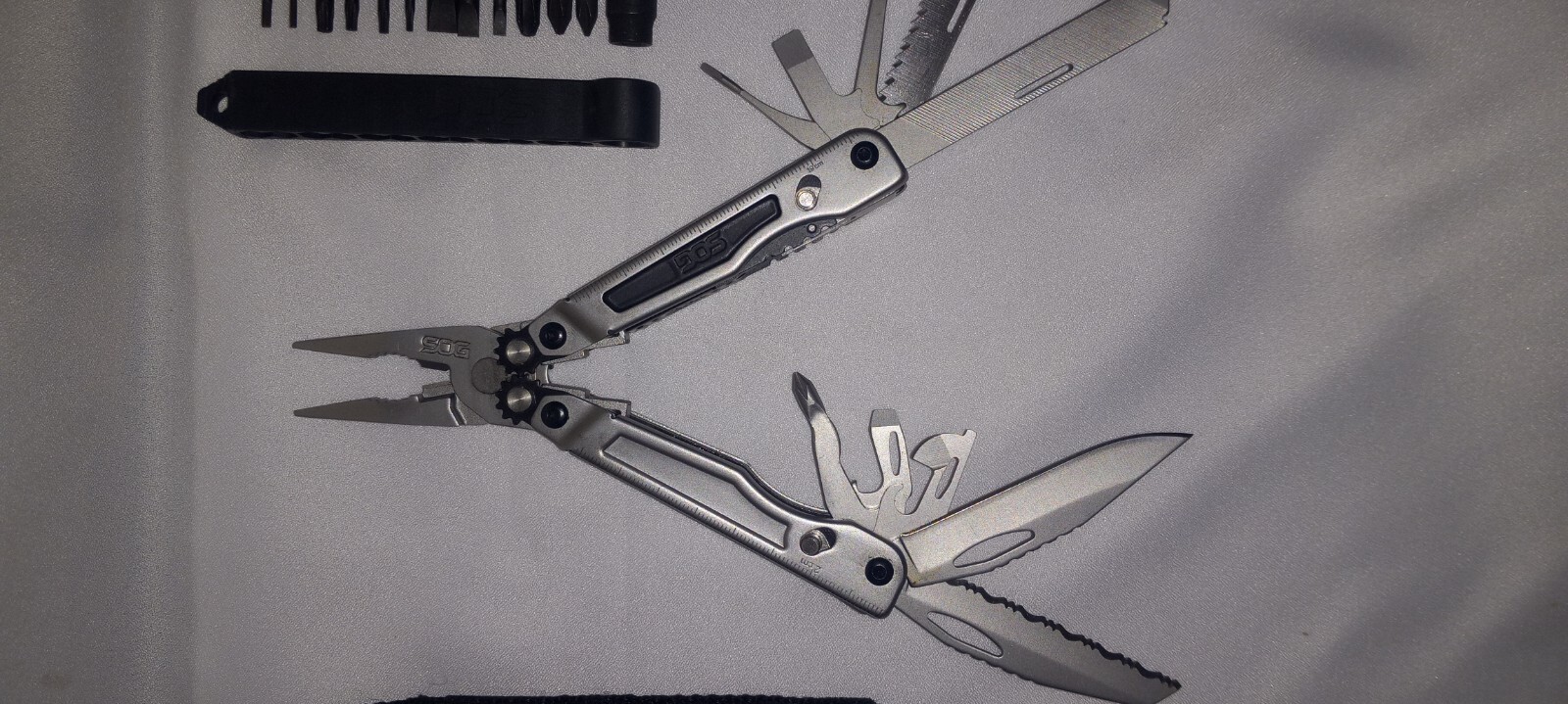 SOG Multi-Tool PowerGrab w/ Deluxe Hex Bit Kit RETIRED