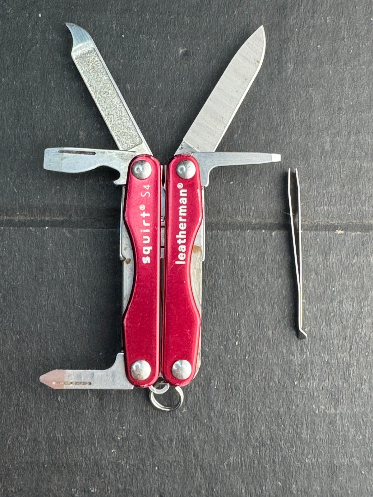 Leatherman Squirt S4 Stainless Steel Multitool Keychain – red