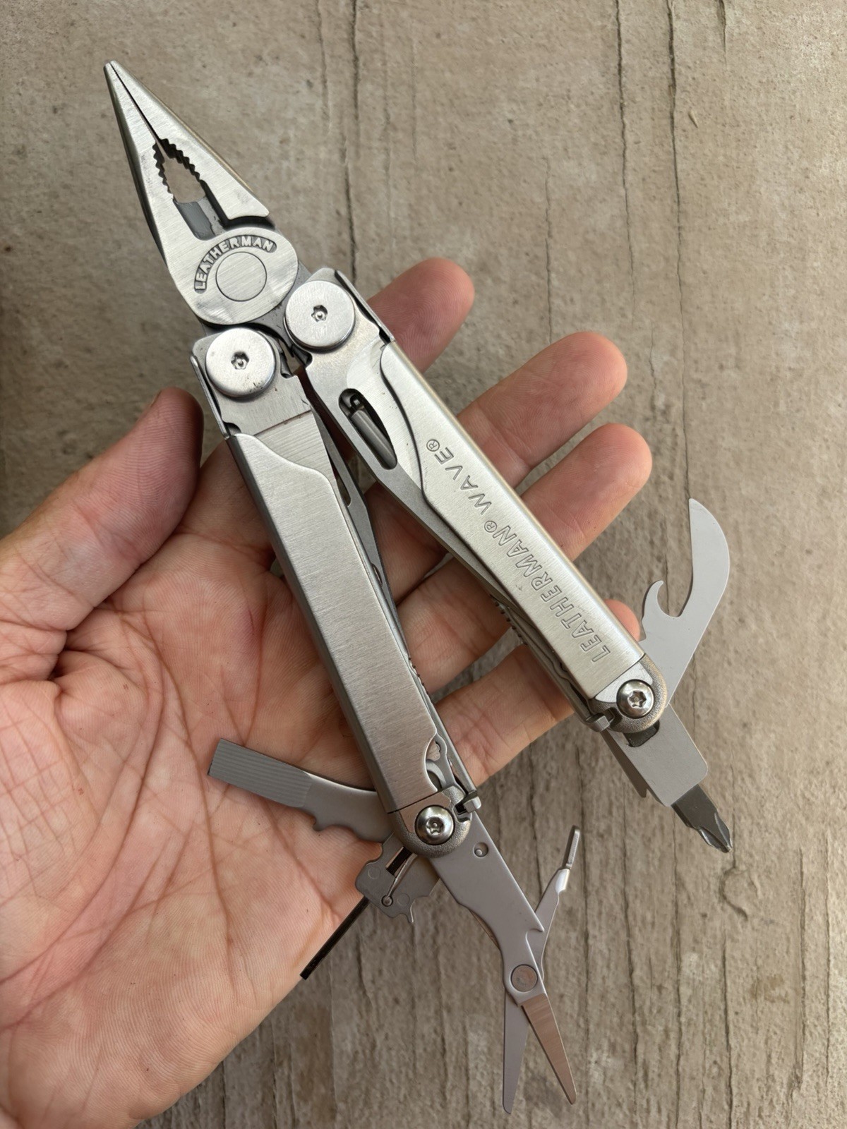 LEATHERMAN WAVE STAINLESS STEEL FOLDING MULTI TOOL IN LEATHER POUCH/CASE, EXC