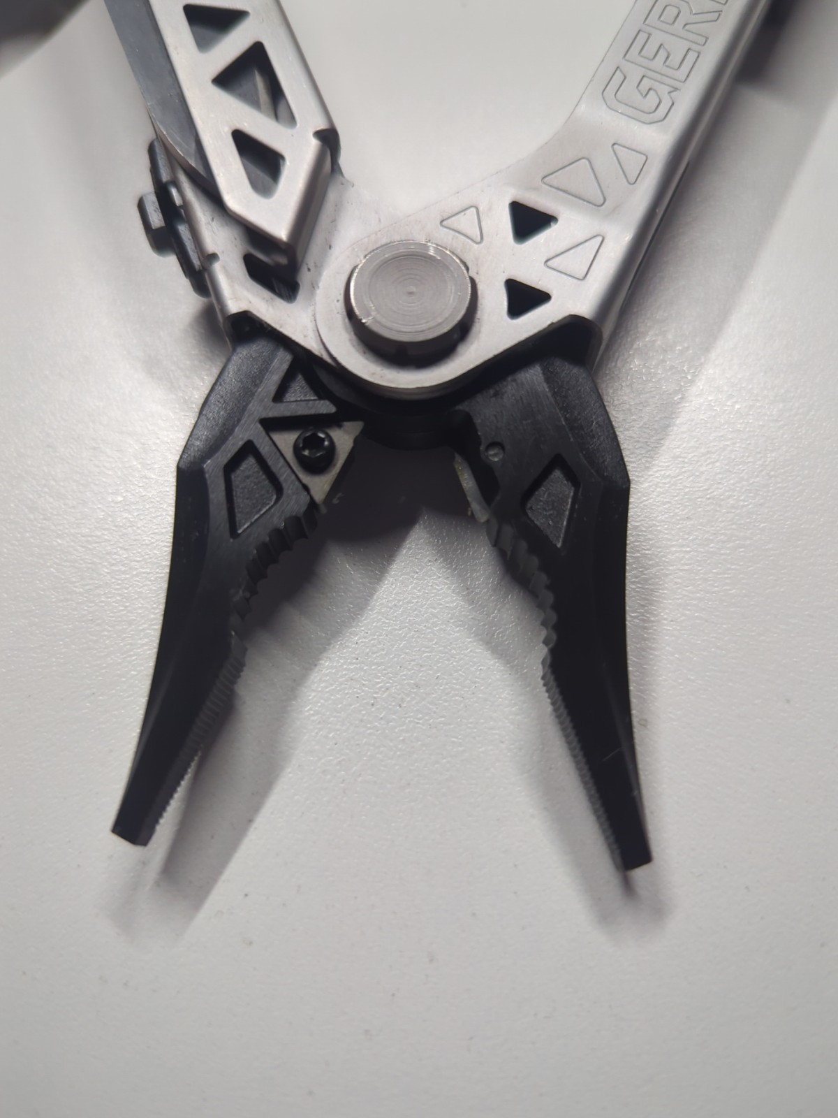 GERBER CENTER-DRIVE MULTITOOL SILVER/ Black, Replaceable Cutter Blade