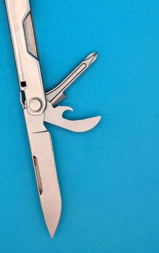 LEATHERMAN Bond Multitool, Stainless Steel Everyday Tool! USED