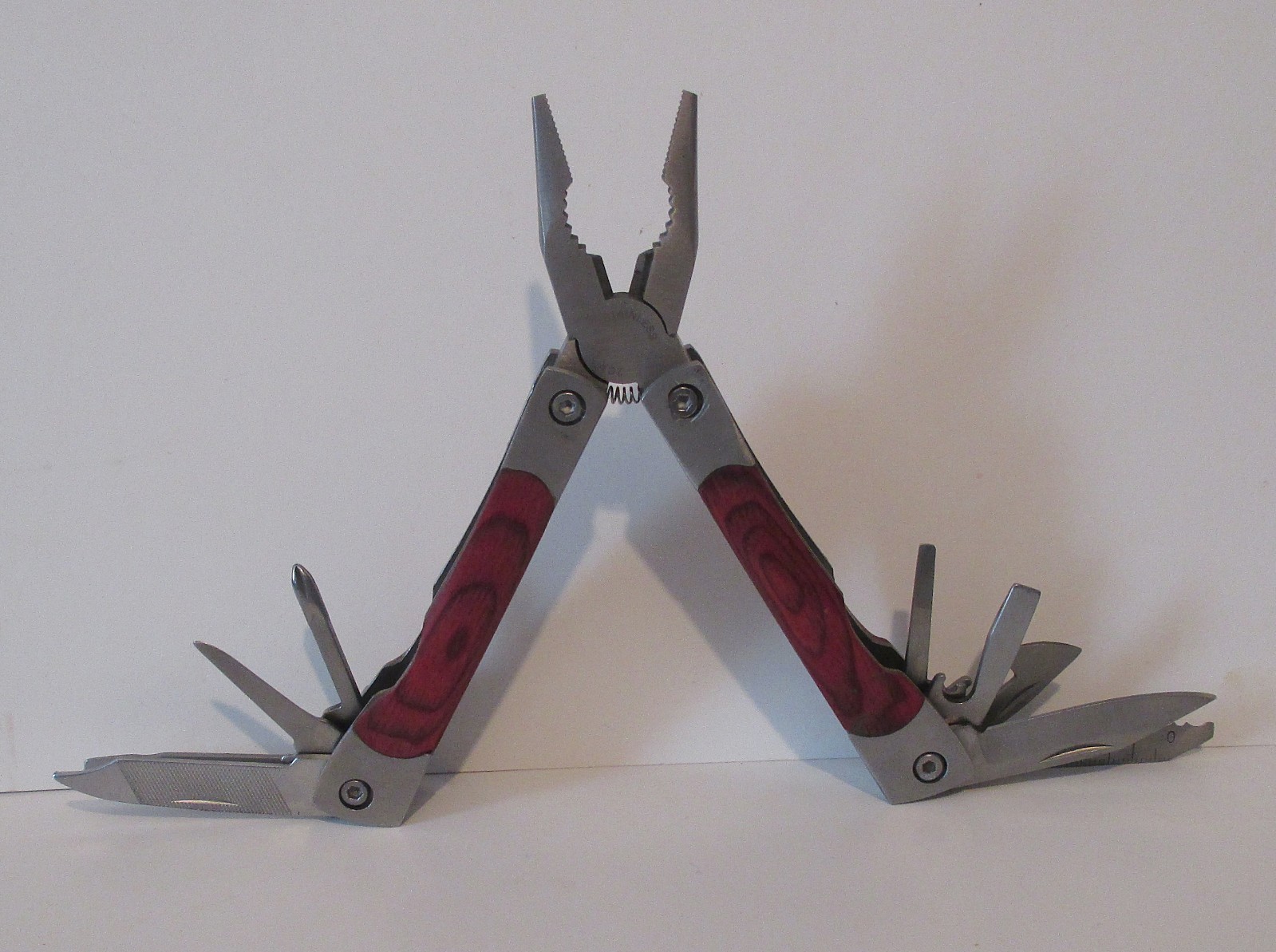 New!! 10 Tool Multi-Tool Pratt & Whitney Promotional Item Made by Leeds