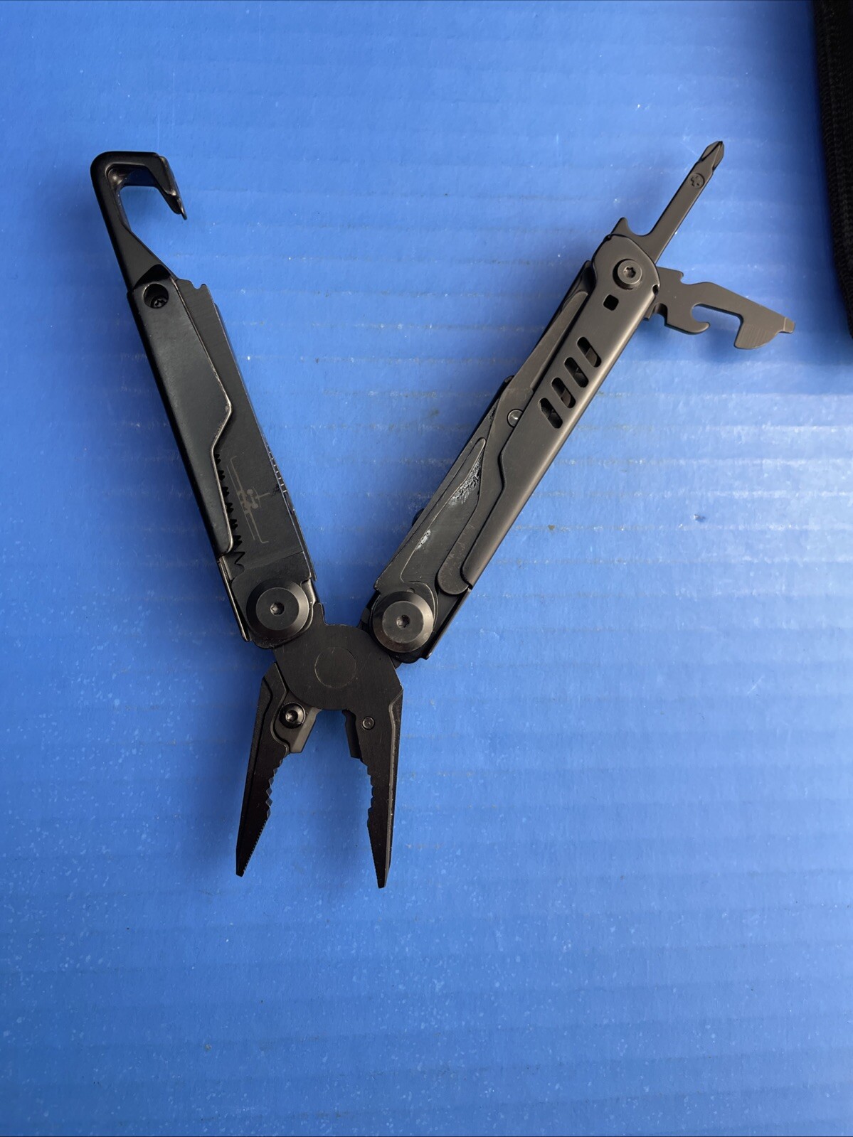 FLISSA 15-in-1 MultiTool Pliers Portable Survival Compact Folding Pocket Knife