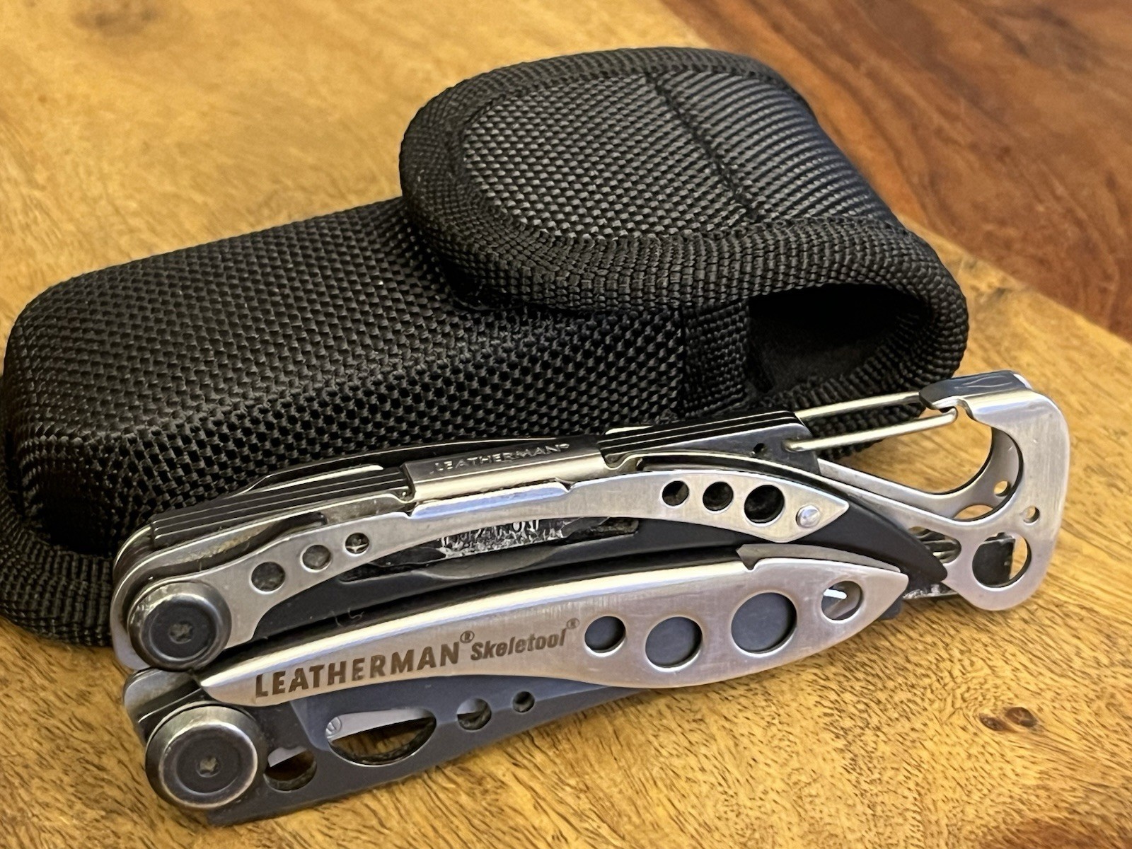 2020 Leatherman Skeletool MultiTool Black Oxide SUPER NICE!! w/New Nylon Sheath