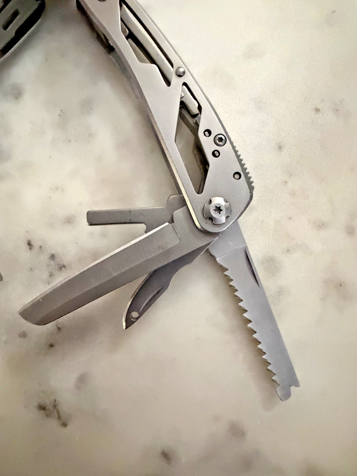 GANZO G202 Multi-Tool Pliers 10-in-1 Multi Tool Pocket Knife Screwdriver No Bits