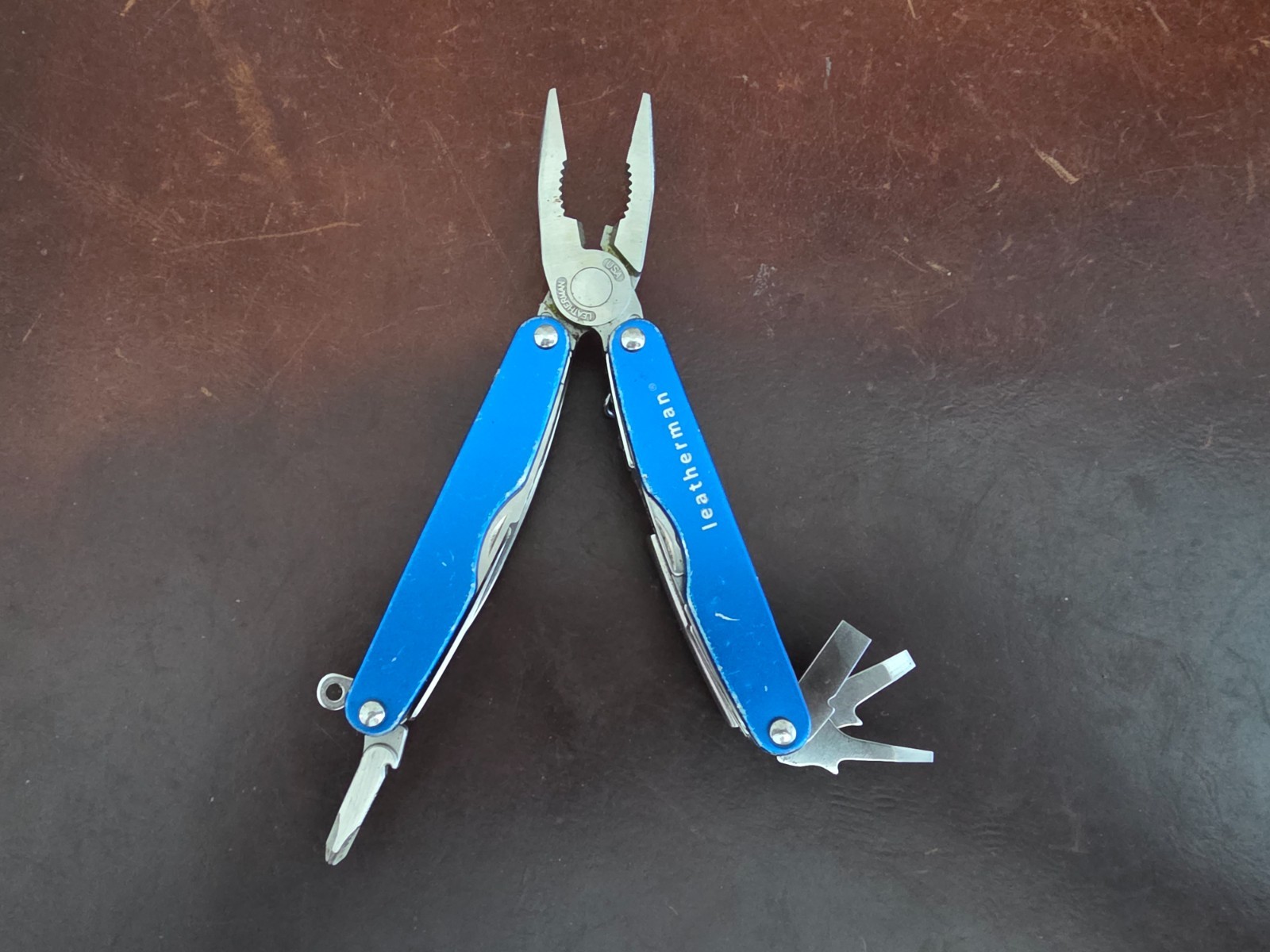 Leatherman Juice CS4 Blue Retired good Condition! 068T