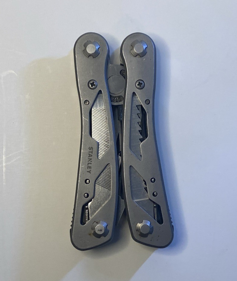 Stanley 12-in-1 Folding Multi Tool Pliers Knife Stainless Steel Used