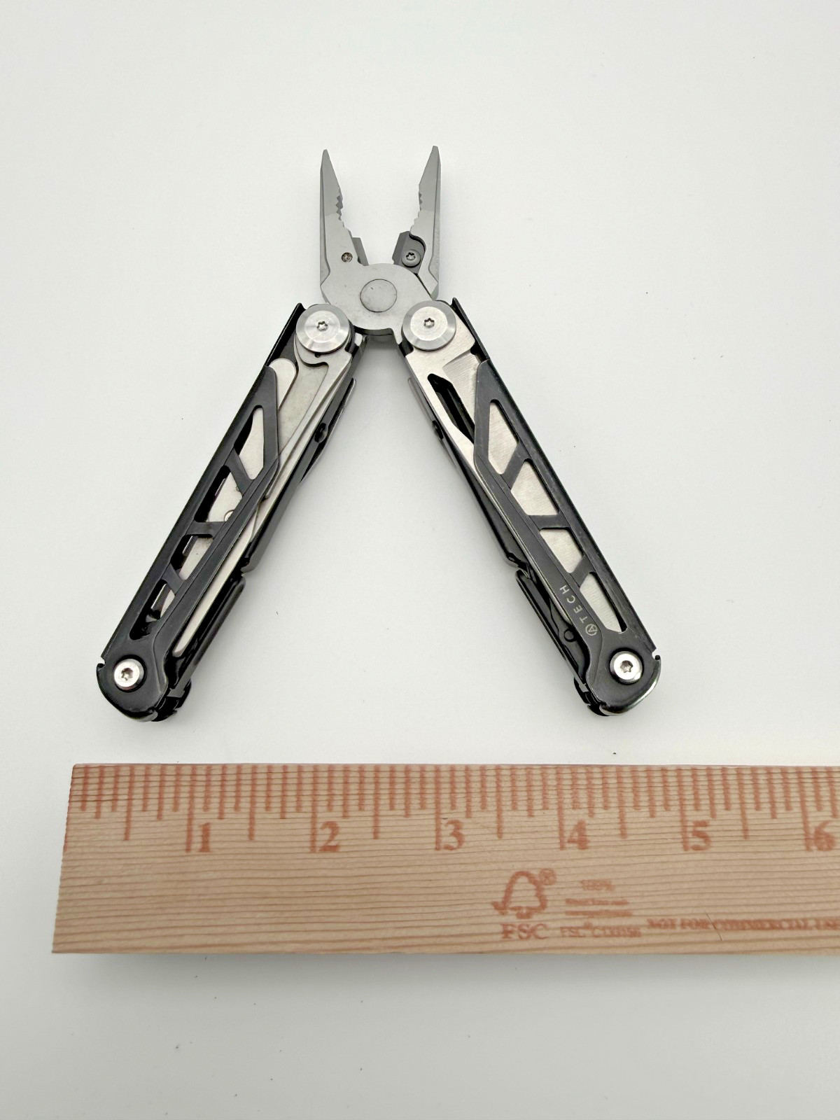 TECH Multi Tool Pliers Knife Saw File Screwdrivers Bottle Opener EDC