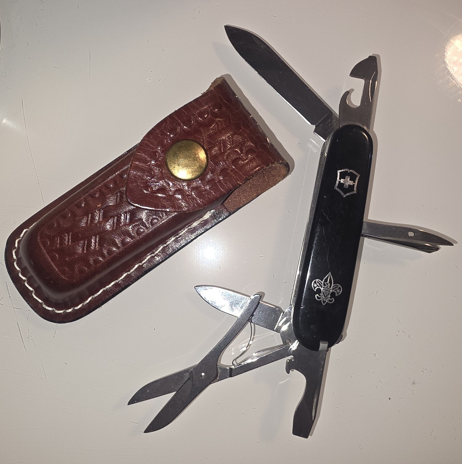 Victorinox Classic Black 7-Tool Multi-Tool Knife Scissors Keyring 2.5in