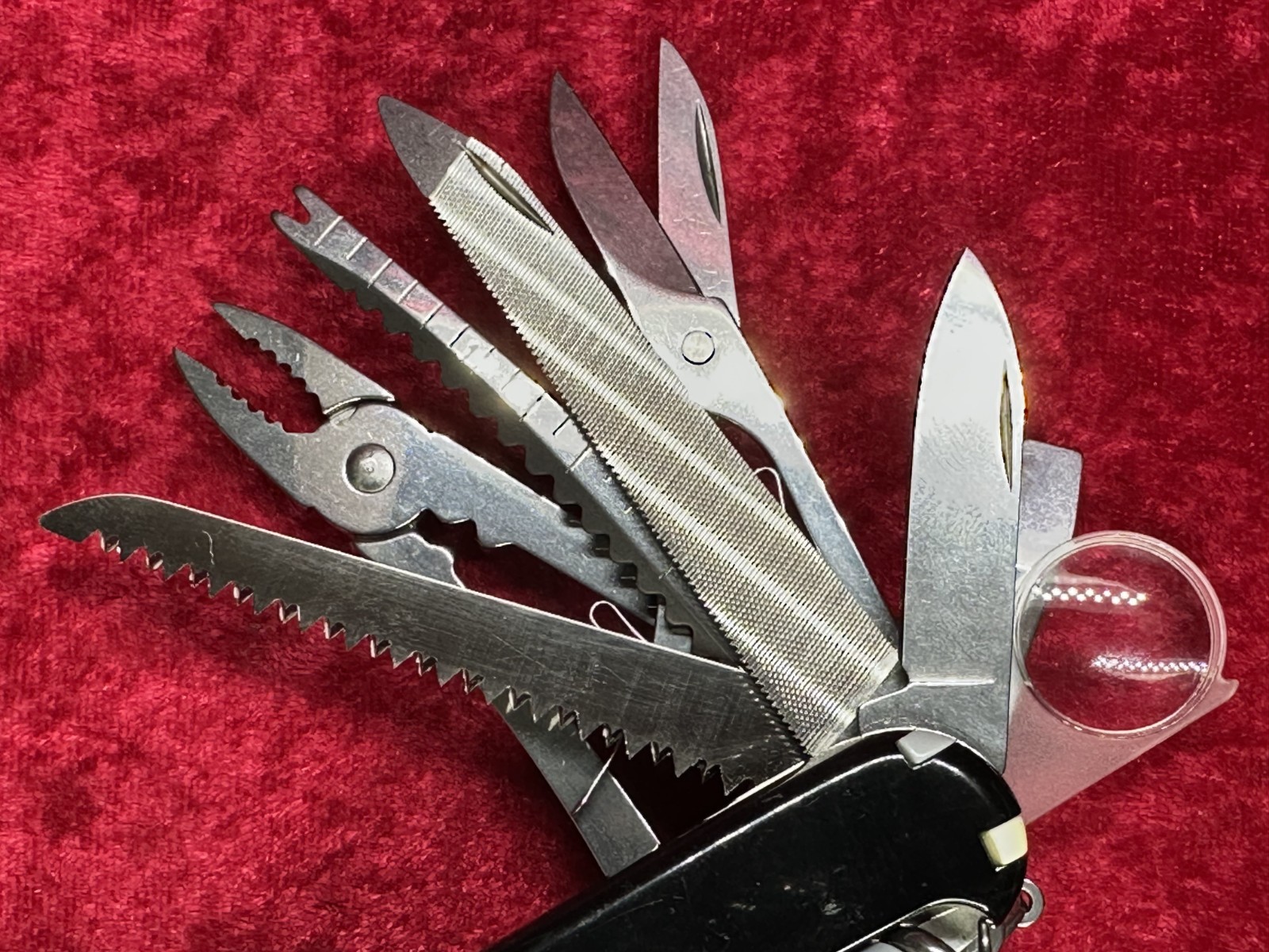 Victorinox SwissChamp Black Swiss Army Knife 91mm 22 Tool 8 Layer (685)