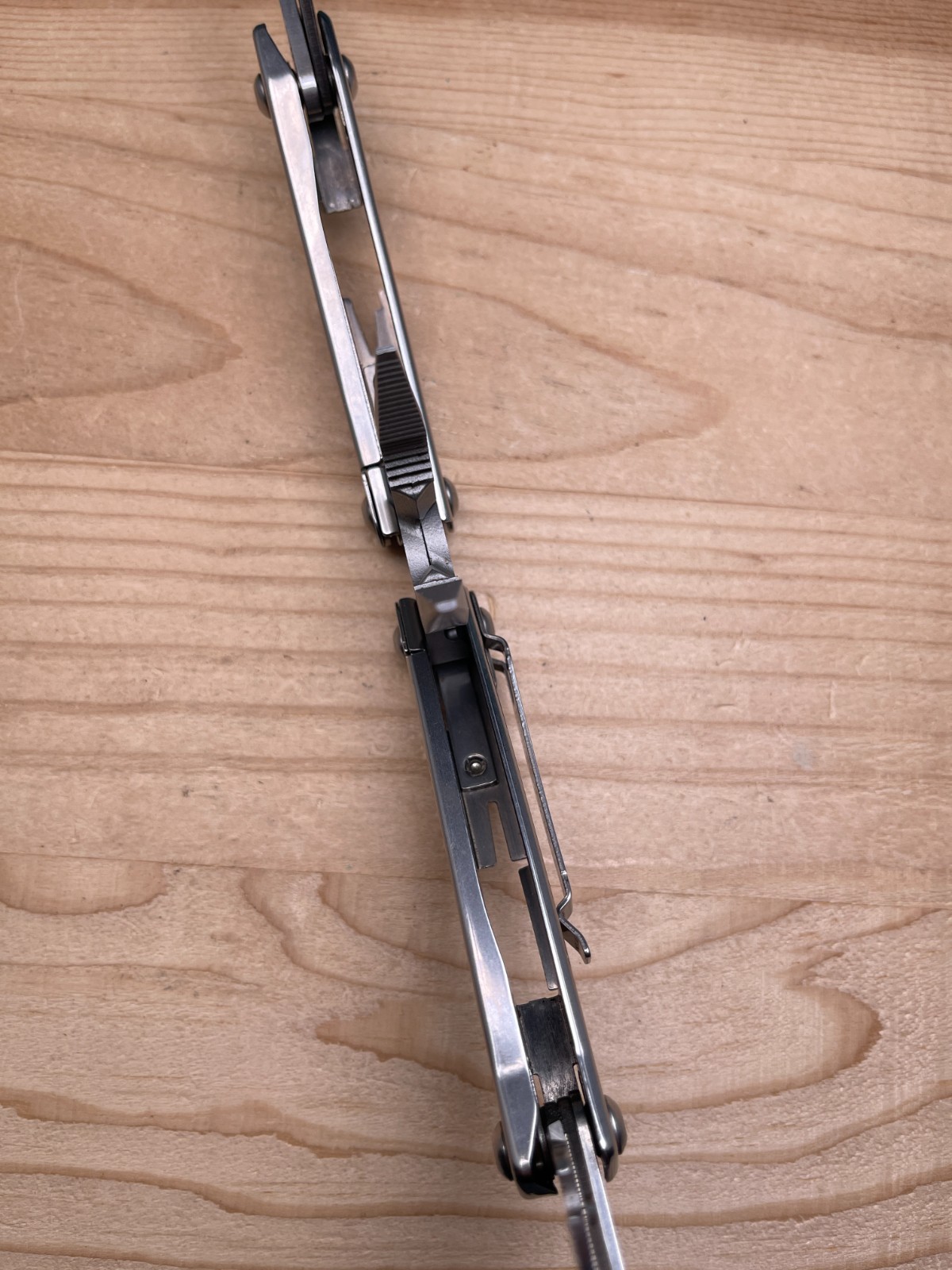 Leatherman Wingman Multi-Tool Knife 12/15 – Stainless Steel, Pocket Clip