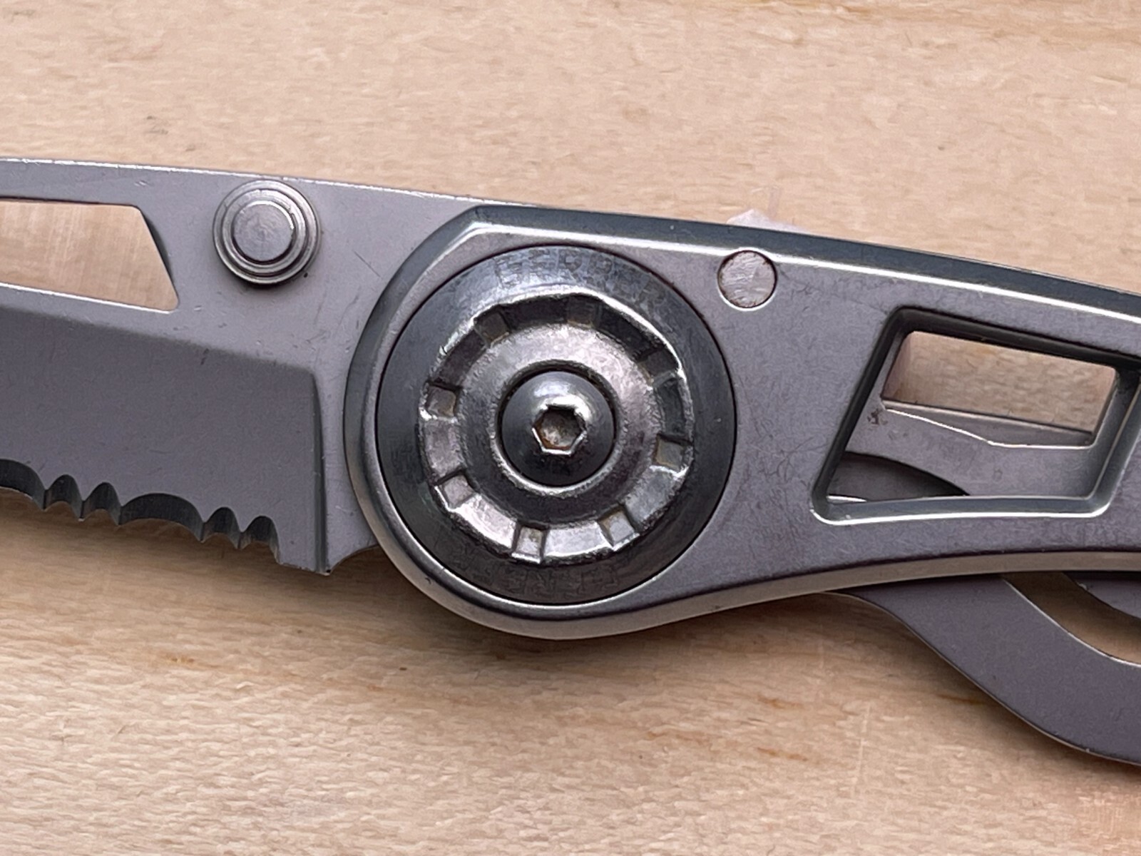 Gerber Ripstop I Folding Pocket Knife – Frame Lock, Combo Serrated Blade