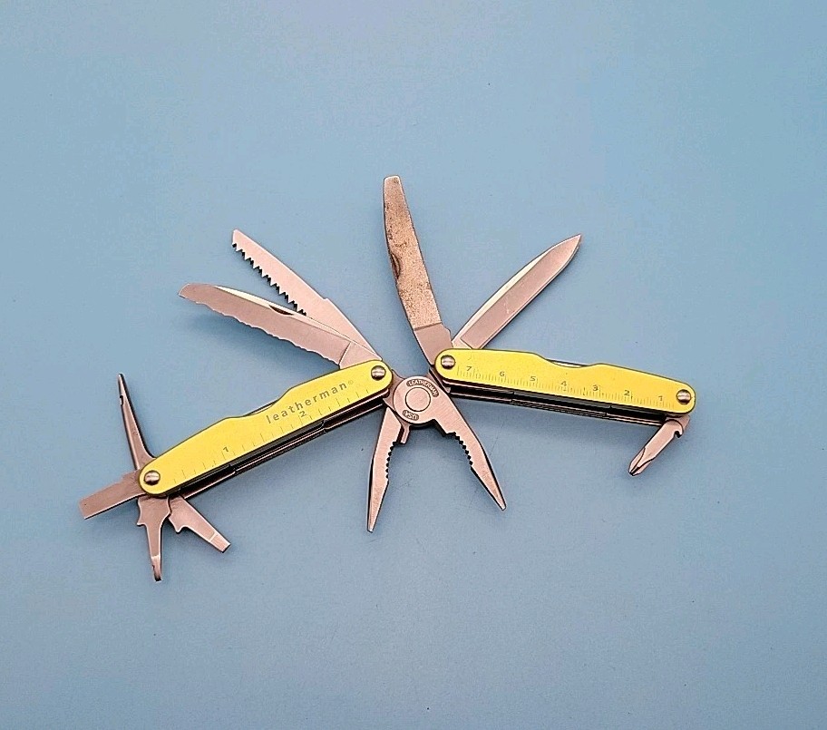 Leatherman JUICE KF4 Multi-Tool – Dated 0501 – File, Saw, Pliers, Screwdrivers