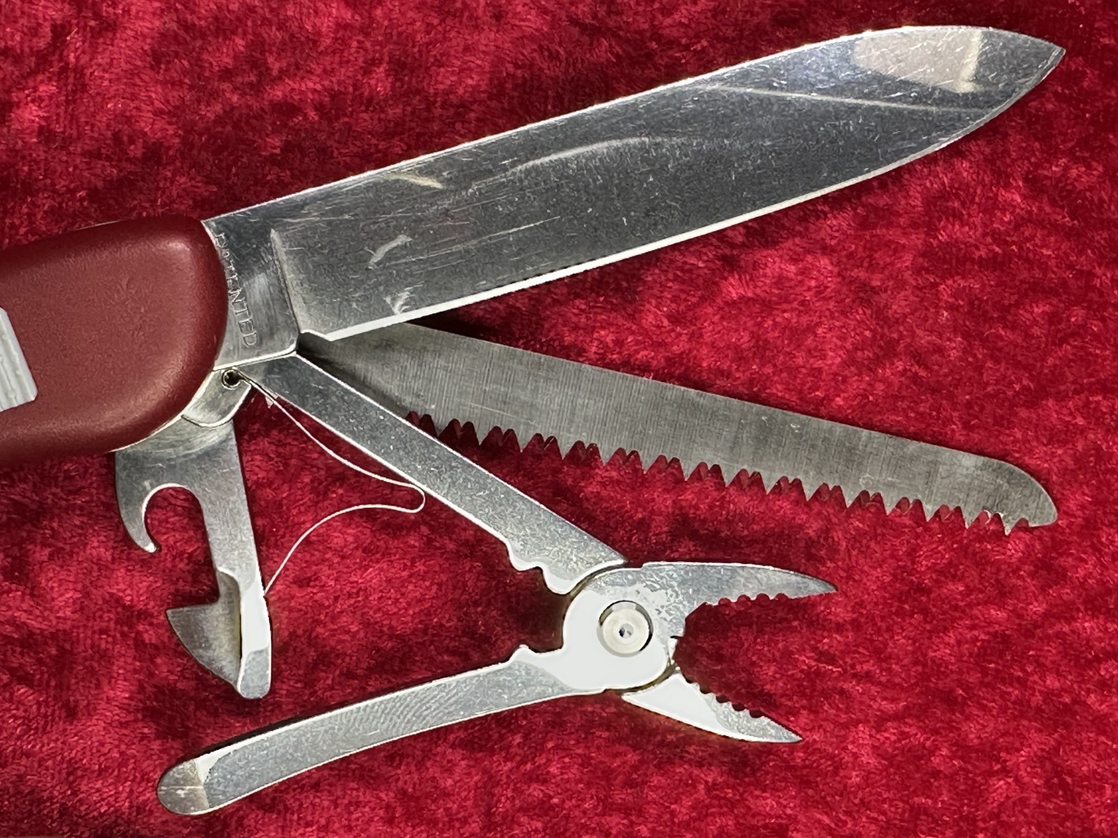 Victorinox Atlas Red Large Swiss Army Knife 111mm 11 Tool 4 Layer (671)